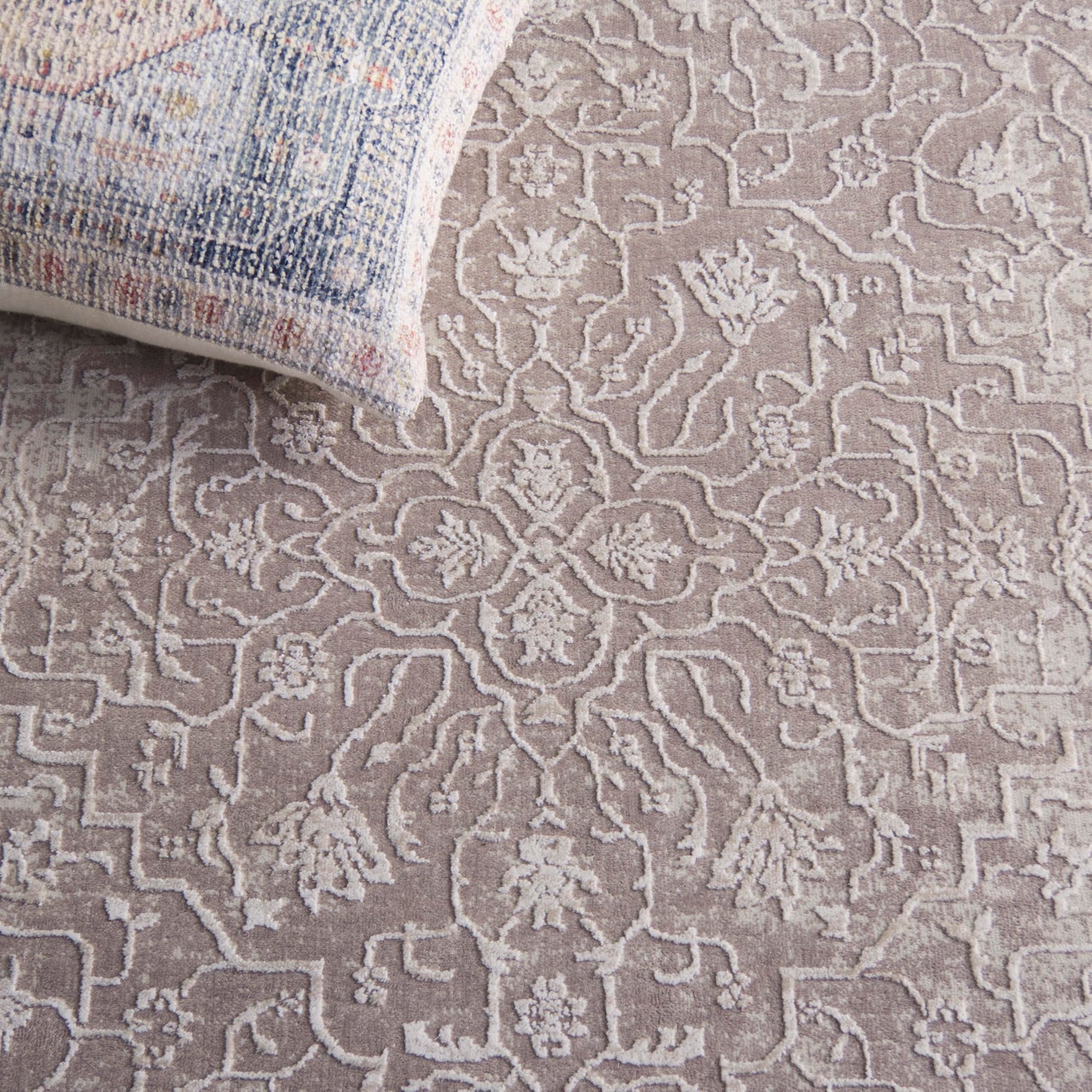 SAFAVIEH Reflection Collection Area Rug - 5'1" x 7'6", Beige & Cream, Non-Shedding & Easy Cleaning, Ideal for Living Room, Bedroom (RFT670A)
