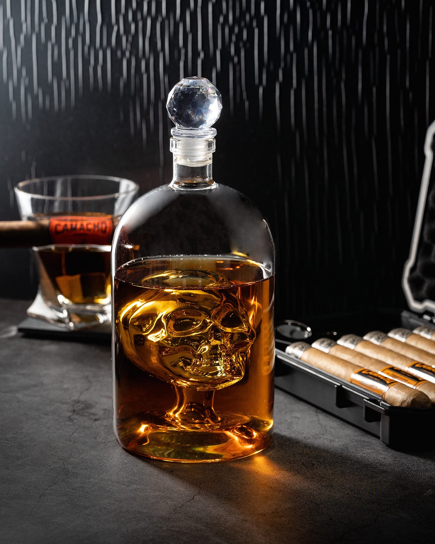 Kobi & Knight Premium Skull Decanter - Borosilicate Glass - for Vodka, Whiskey, Rum, Gin, Tequila Bottle - 25fl oz / 750ml Skull Barware