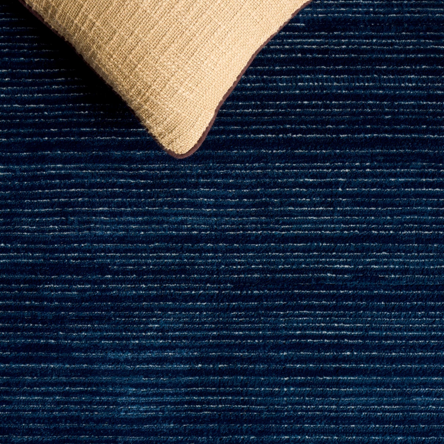 SAFAVIEH Vision Collection Area Rug - 8' Square, Navy, Modern Ombre Design, Non-Shedding & Easy to Clean, Ideal for Living Room, Bedroom, Dining Space (VSN606N)