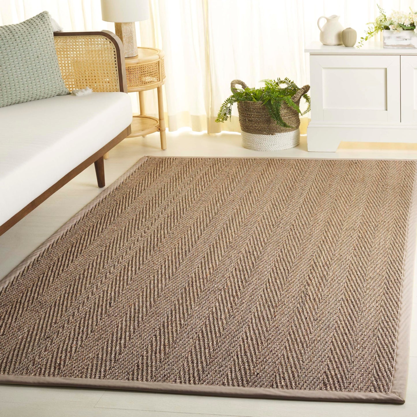 SAFAVIEH Area Rug 4x6 - Natural Fiber Collection - Natural & Beige, Seagrass, Ideal for Living Room, Bedroom, Dining Space (NF119B)
