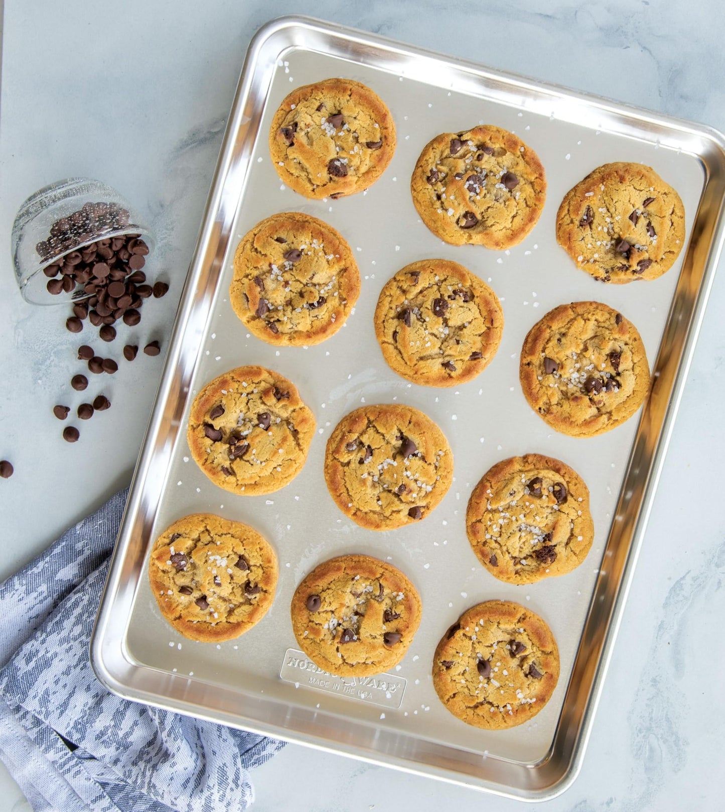 Nordic Ware Naturals Baker's Half Sheet Pan, Aluminium Baking Sheet with Superior Heat Conductivity, Premium Bakeware Made in The USA, Silver