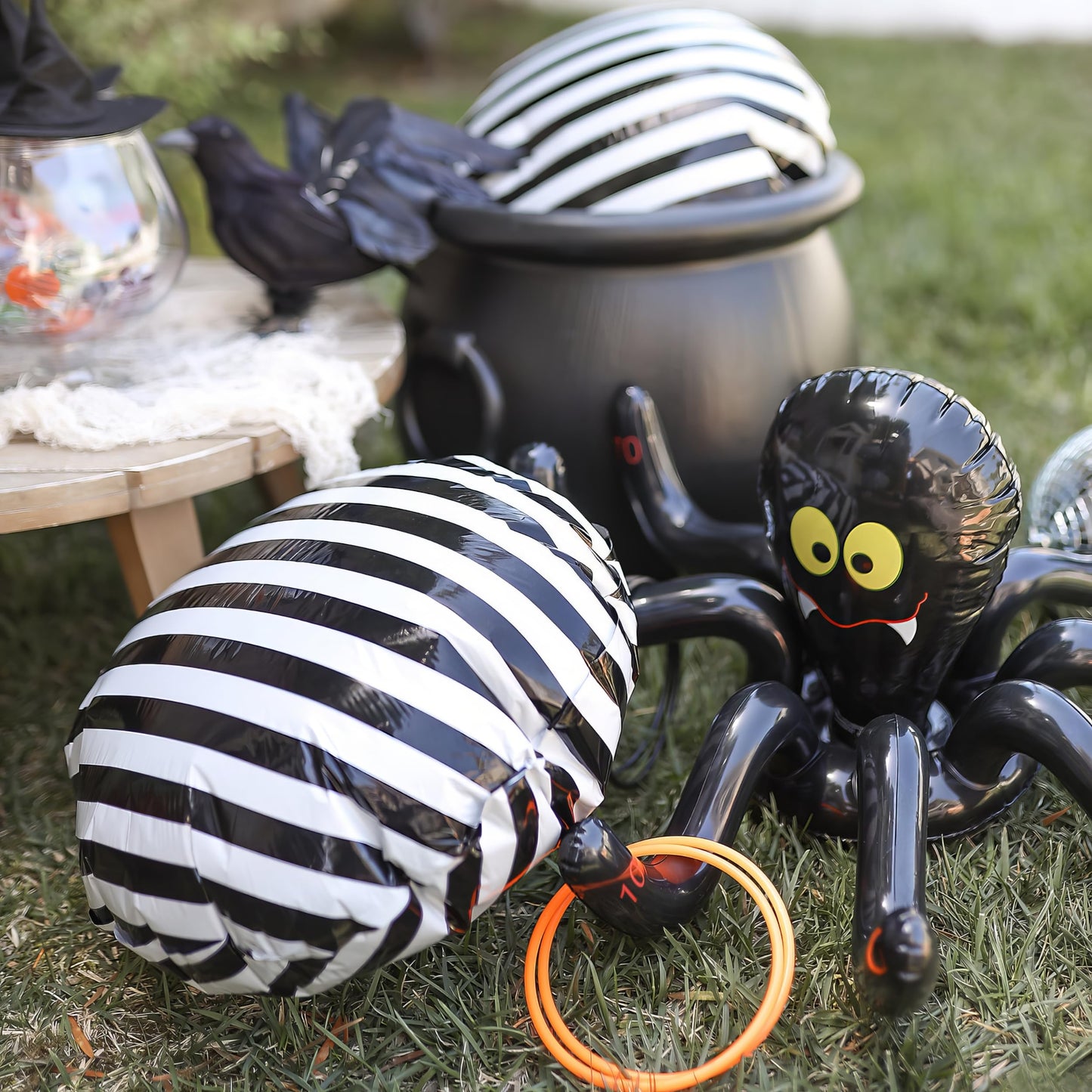 Fun Express - Inflate Spider Ring Toss Game for Halloween - Toys - Inflates - Inflatable Games - Halloween - 5 Pieces