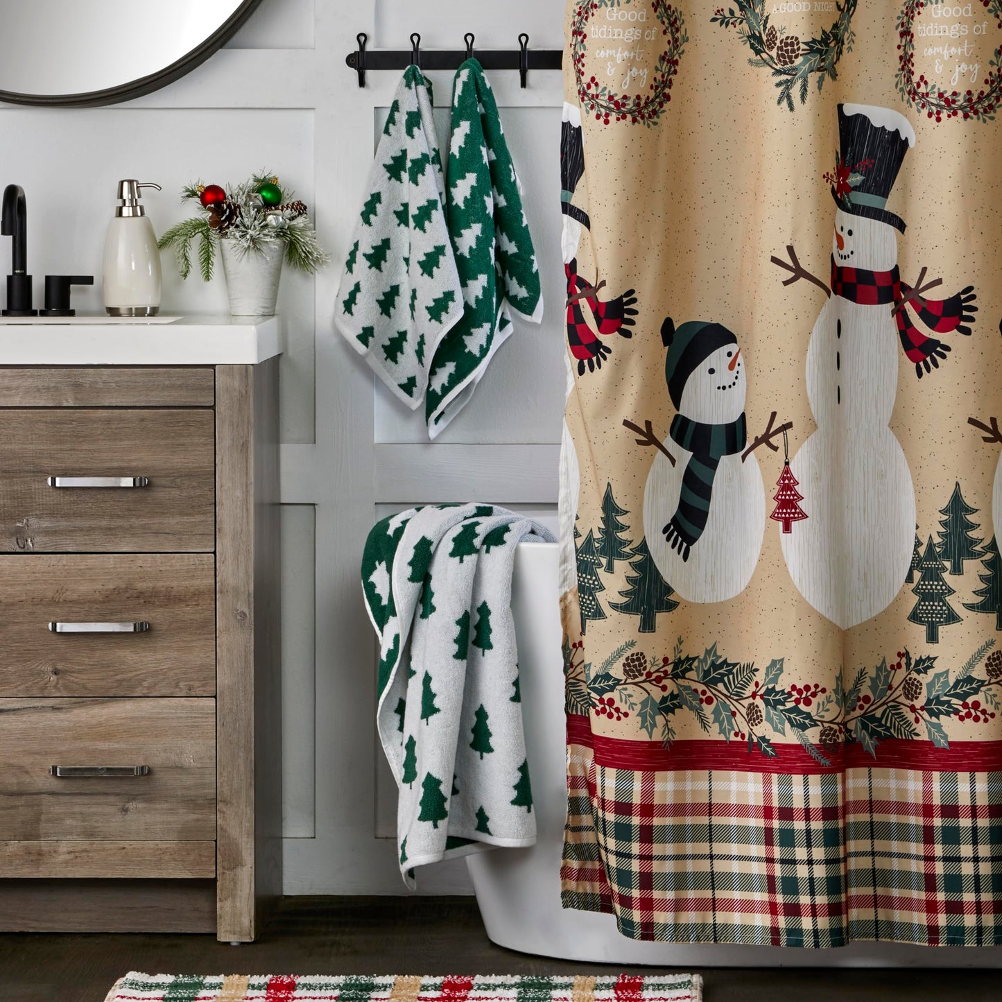 SKL Home Christmas/Winter Holiday Trees 100% Cotton Premium 2-Piece Hand Towel Set, 500 GSM, Reversible Jacquard, Soft & Absorbent, Decorative for Bath/Kitchen/Bar & Gift, Green/White