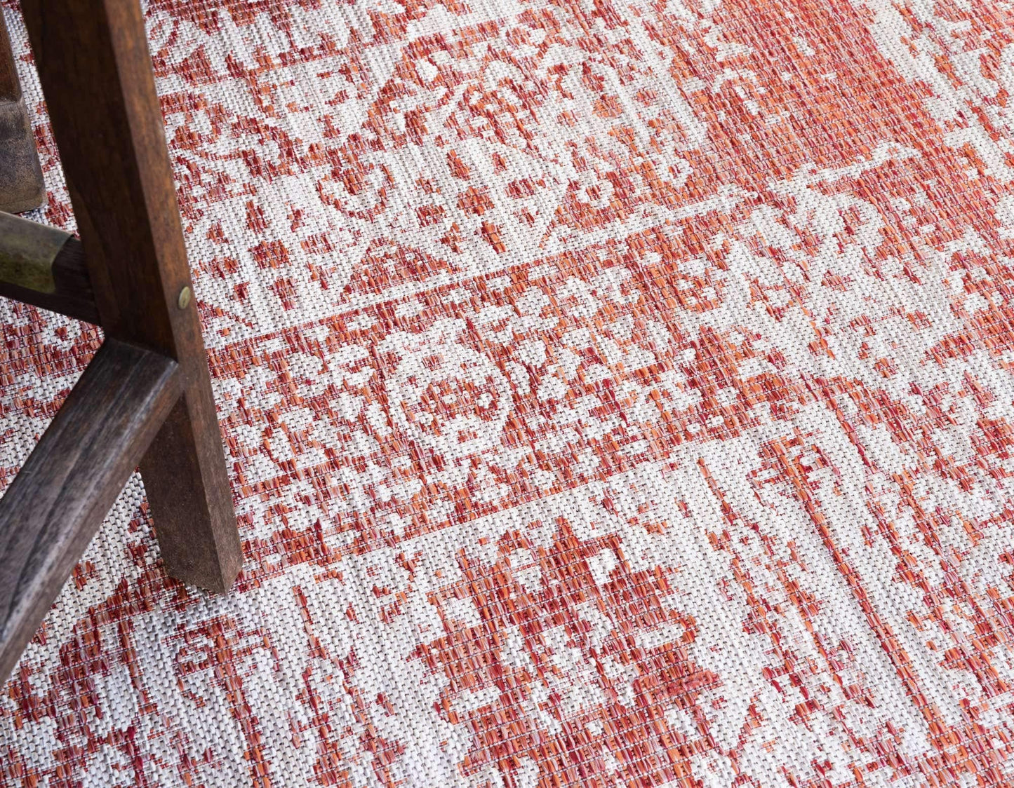 Unique Loom Outdoor Traditional Collection Area Rug - Timeworn (5' 3" x 8' Rectangle, Rust Red/ Gray)
