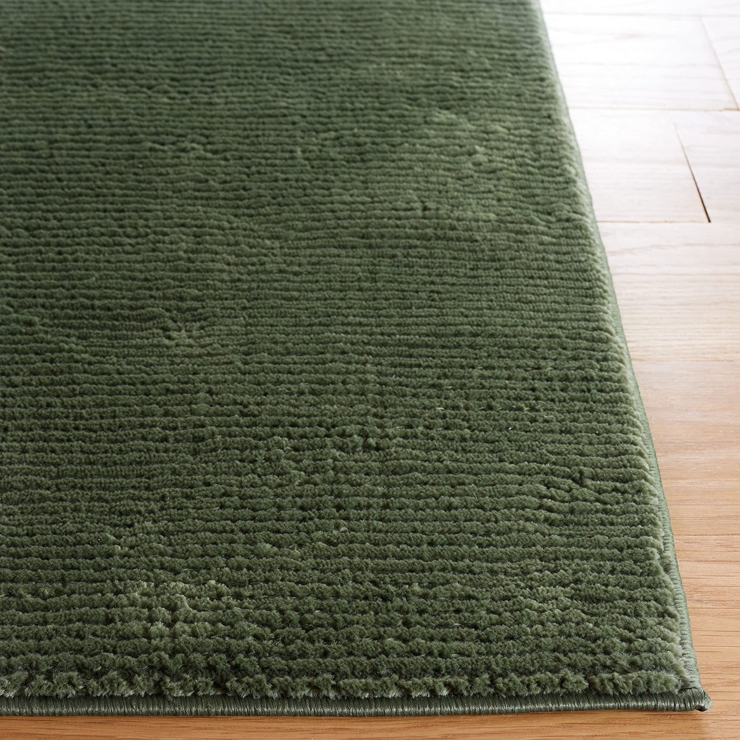 SAFAVIEH Revive Collection Area Rug - 6'7" Square, Green, Solid Design, Non-Shedding & Easy Care, Ideal for High Traffic Areas in Living Room, Bedroom (REV102Y)