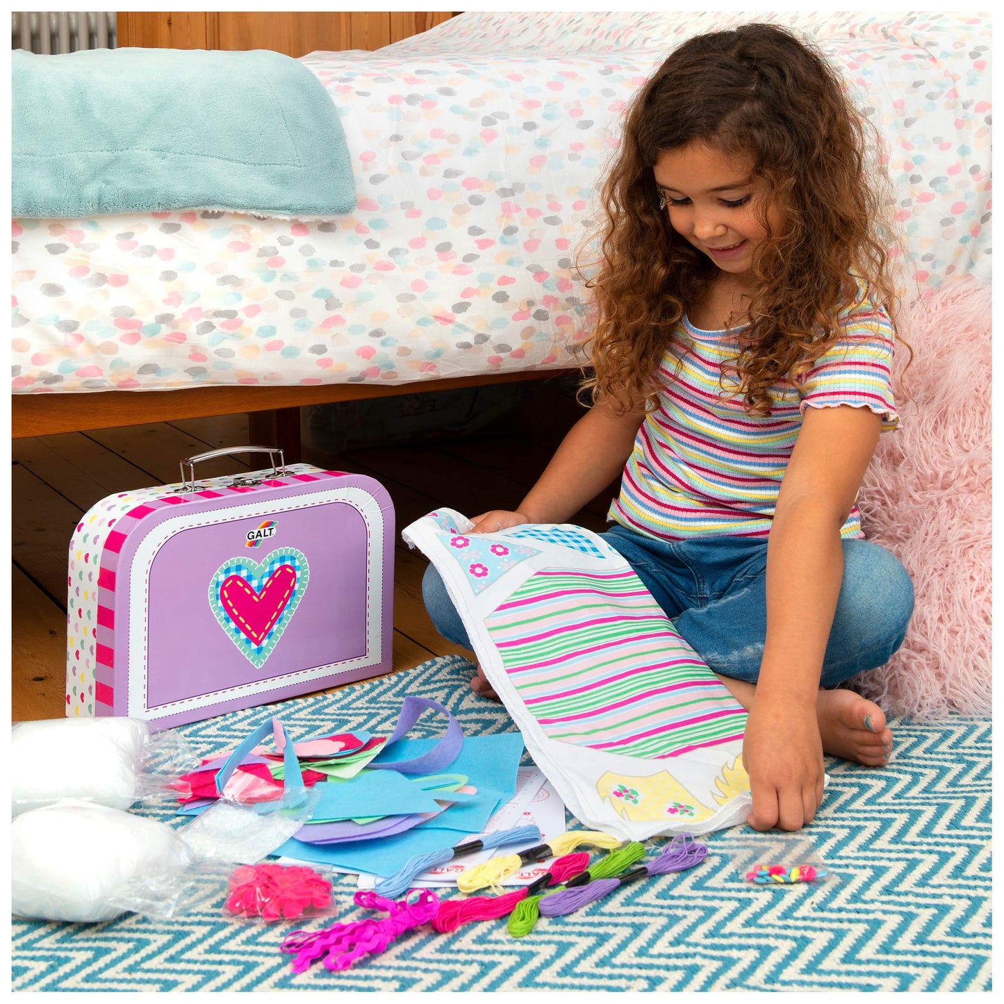 Galt Sewing Case - Creative Cases Childrens Sewing Set - Introduction to Sewing Kit -Learn to Sew Arts and Crafts Kit for Kids - 6 Colourful and Fun Sewing Projects, Carry Case and Guide - Ages 7 Plus