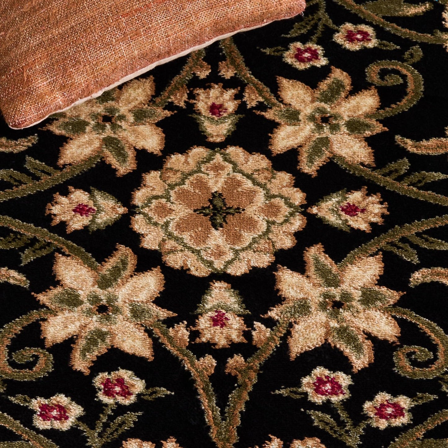 SAFAVIEH Lyndhurst Collection Accent Rug - 2'3" x 4', Black & Ivory, Traditional Oriental Design, Non-Shedding & Easy Care, Ideal for High Traffic Areas in Entryway, Living Room, Bedroom (LNH212A)