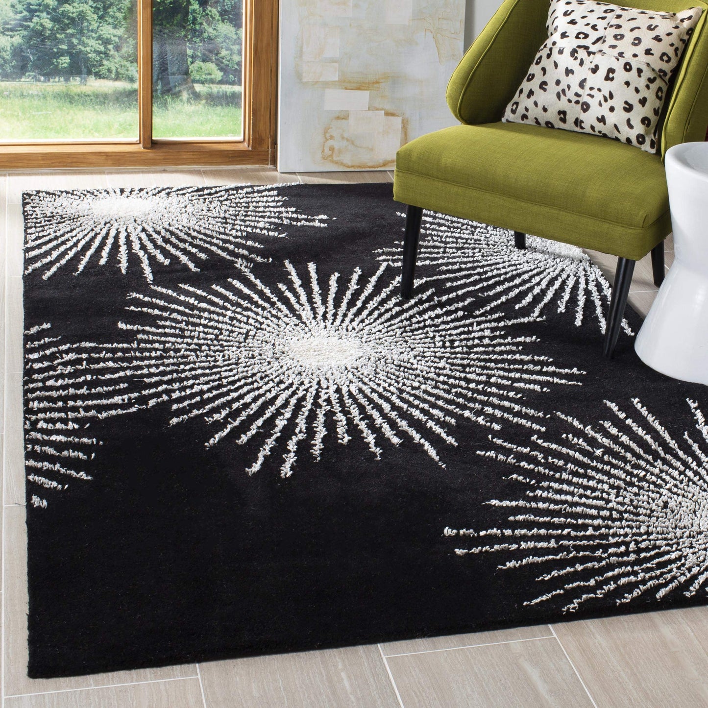 SAFAVIEH Soho Collection 5' x 8' Black / White SOH712D Handmade Starburst Premium Wool & Viscose Area Rug