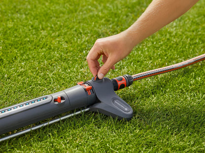 Gardena AquaZoom L rectangular sprinkler: Sprinkler for watering areas of 28–350 m², range 7–21 m, spread 4–17 m, built-in metal filter (18714-88)