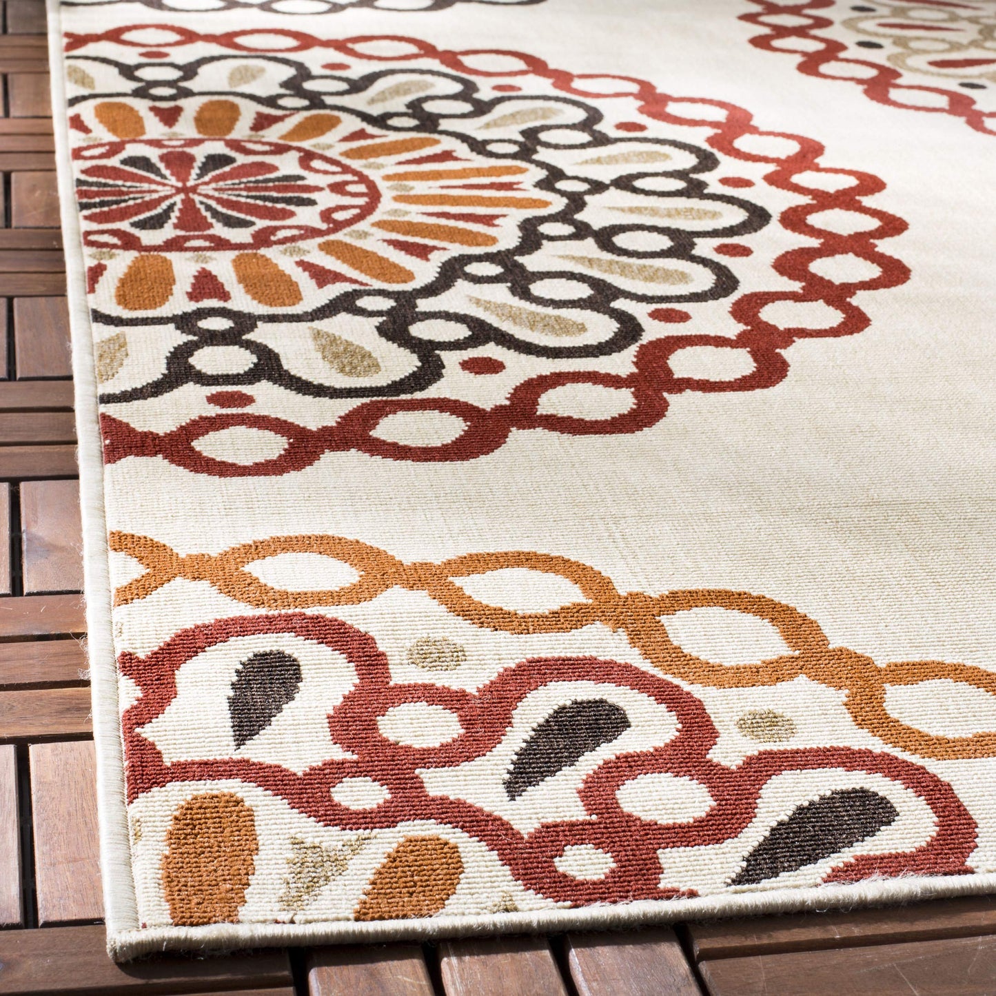 SAFAVIEH Washable Rug Outdoor Veranda Collection - 5'3" x 7'7", Cream & Red, Non-Shedding & Easy to Clean, Ideal for Patio, Backyard, Mudroom (VER092-0313)