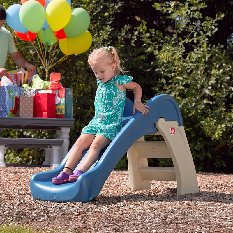 Step2 Play & Fold Junior Slide, Kids Indoor/Outdoor Play Slide, Backyard Playground Set, Easy Grip, Wide Ladder, Outside Jungle Gym, For Toddlers 1.5-4 Years Old