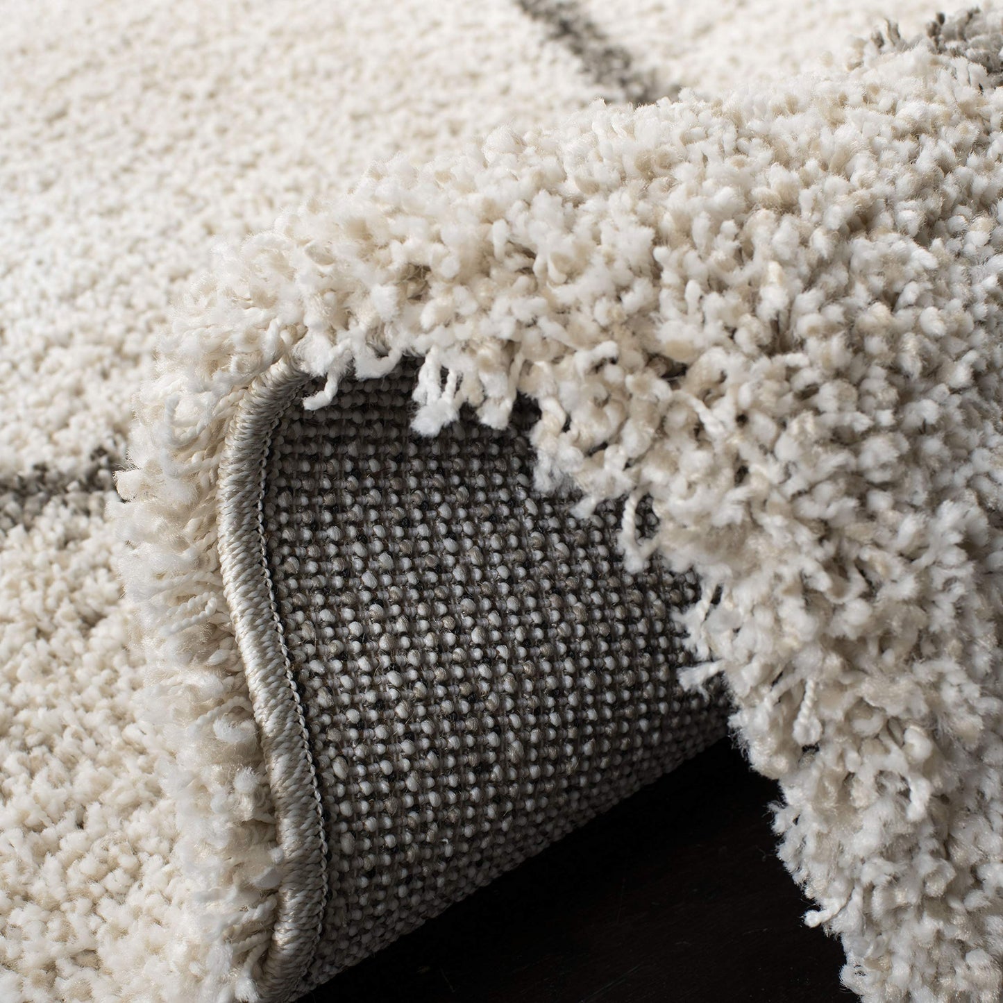 SAFAVIEH Hudson Shag Collection Area Rug - 5' x 7', Ivory & Grey, Modern Diamond Trellis Design, Non-Shedding & Easy Care, 2-inch Thick Ideal for High Traffic Areas in Living Room, Bedroom (SGH281A)
