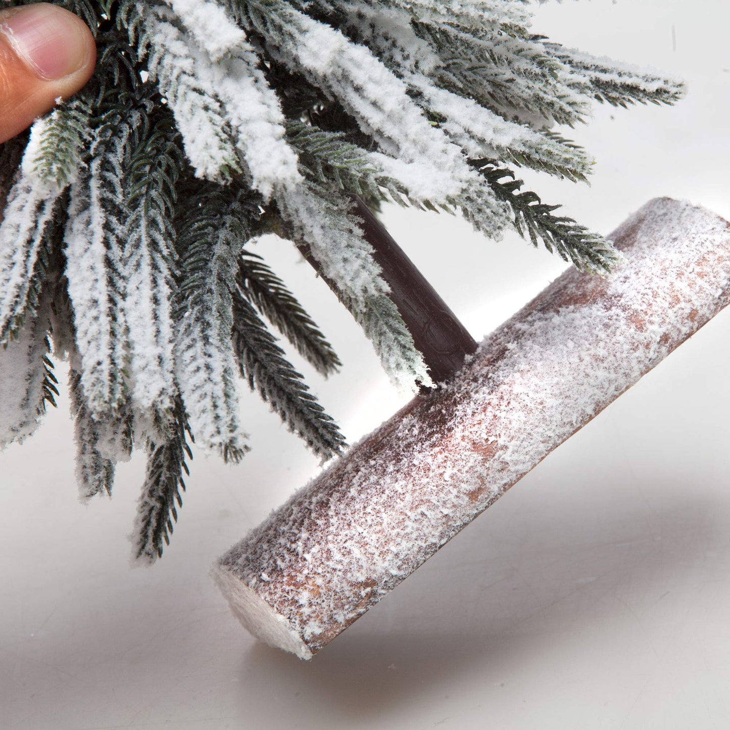 VGIA 4pcs Mini Christmas Tree Small Separate Spray Snow Christmas Tree with Wooden Bases for Tabletop Winter Village Holiday Decorations
