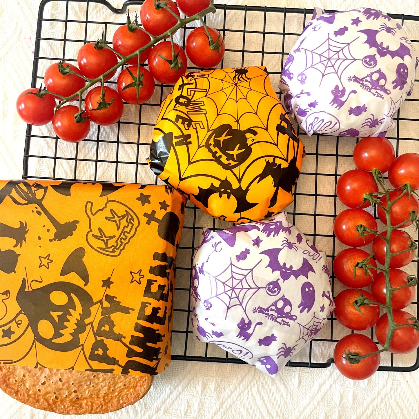 Suiwen 300pcs Halloween Wax Paper Sheet, Food Picnic Printed with Ghost, Spider, Pumpkin and Spiderweb, Greaseproof, Waterproof Dry Hamburger Liners Wrapping Tissue (Black, Purple&Orange)