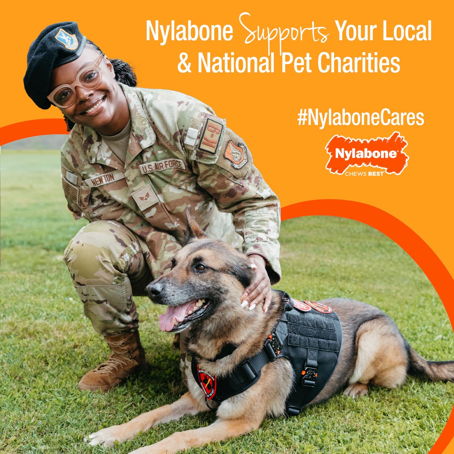Nylabone Puppy Teething Chew Toy Freezer Bone with Soothing Cloth, Peanut Butter Flavour, S, for Puppies Up to 11 kg