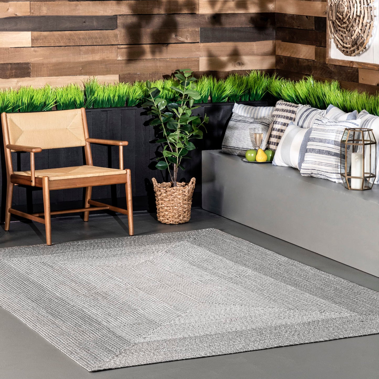 nuLOOM Jayda Braided Ombre Indoor/Outdoor Area Rug, 4x6, Light Grey