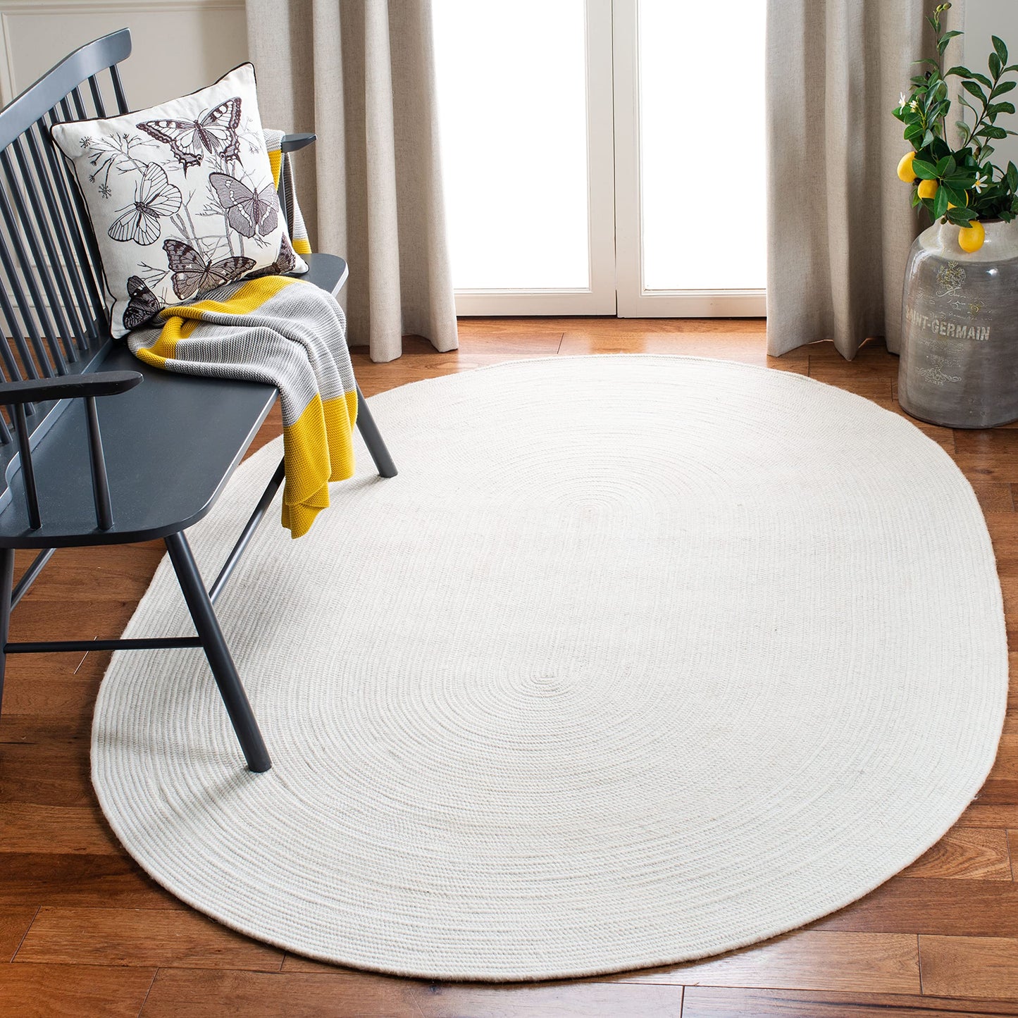 SAFAVIEH Braided Collection 6' x 9' Oval Ivory BRD901A Handmade Country Cottage Reversible Wool Entryway Foyer Living Room Bedroom Kitchen Area Rug