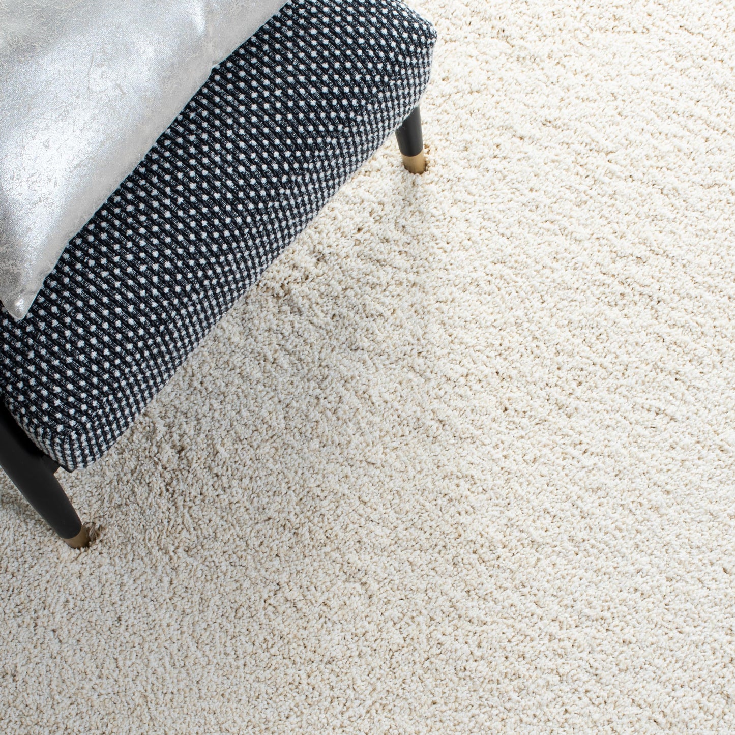 SAFAVIEH Milan Shag Collection Area Rug - 6' x 9', Ivory, Solid Design, Non-Shedding & Easy to Clean, Plush Thick Pile, Ideal for Living Room, Bedroom (SG180-1212)