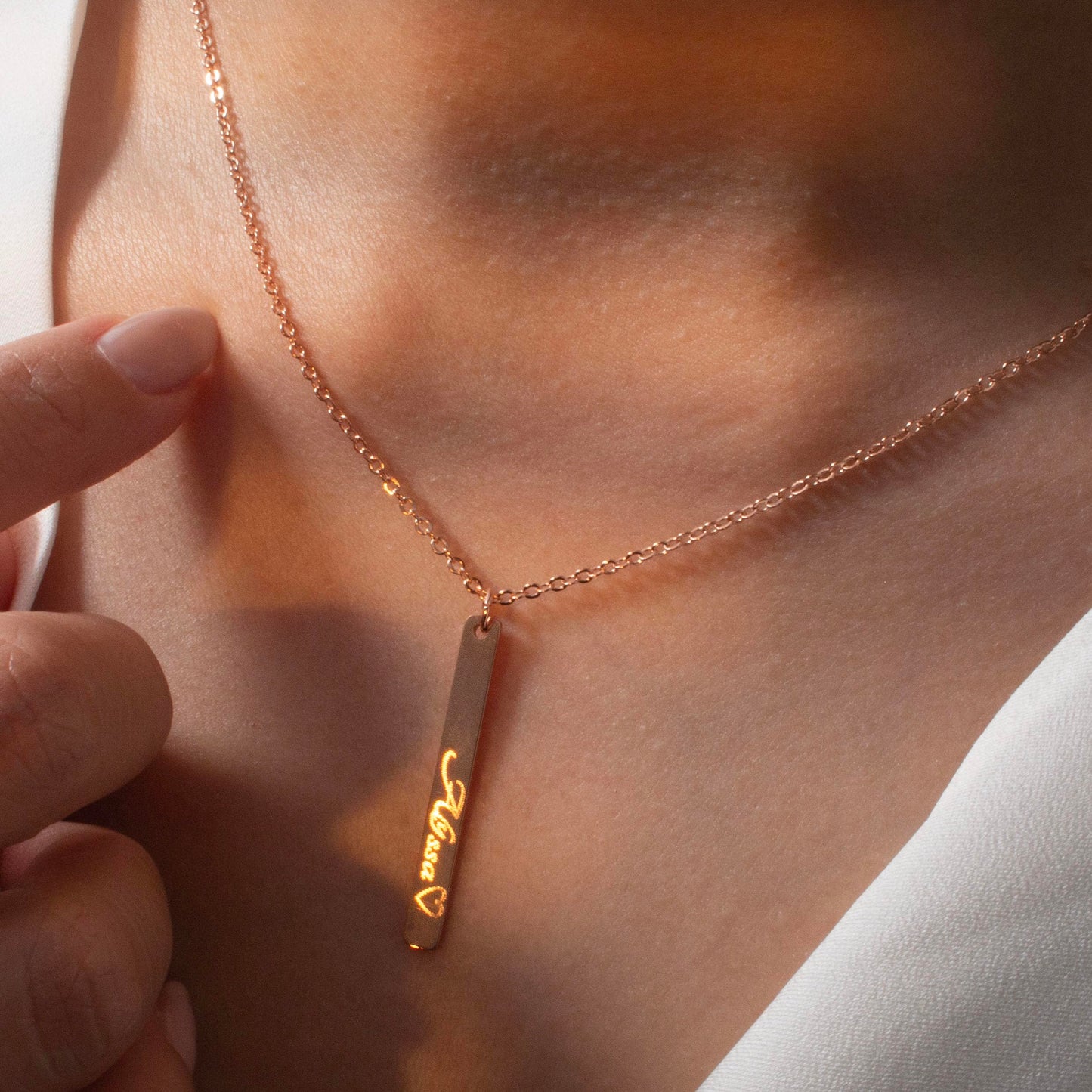 Petite Boutique Vertical Name Necklace for Women Personalized Vertical Name Necklace Customized Jewelry Custom Name Necklace for Men Girls Name Necklace Personalized Vertical Necklace Gift