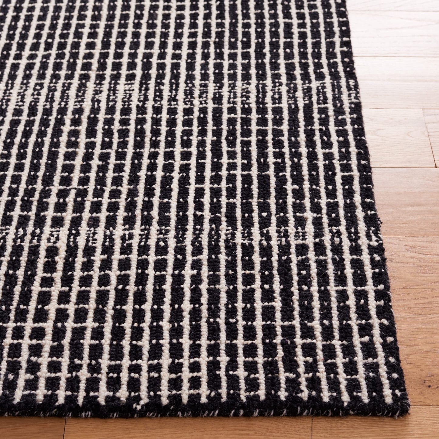 SAFAVIEH Abstract Collection Area Rug - 6' x 9', Black & Ivory, Handmade Wool, Ideal for High Traffic Areas in Living Room, Bedroom (ABT482Z)