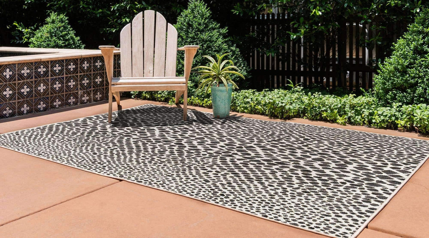 Unique Loom Outdoor Collection Area Rug - Cape Town (4' 1' x 6' 1' Rectangle, Black/ Ivory)