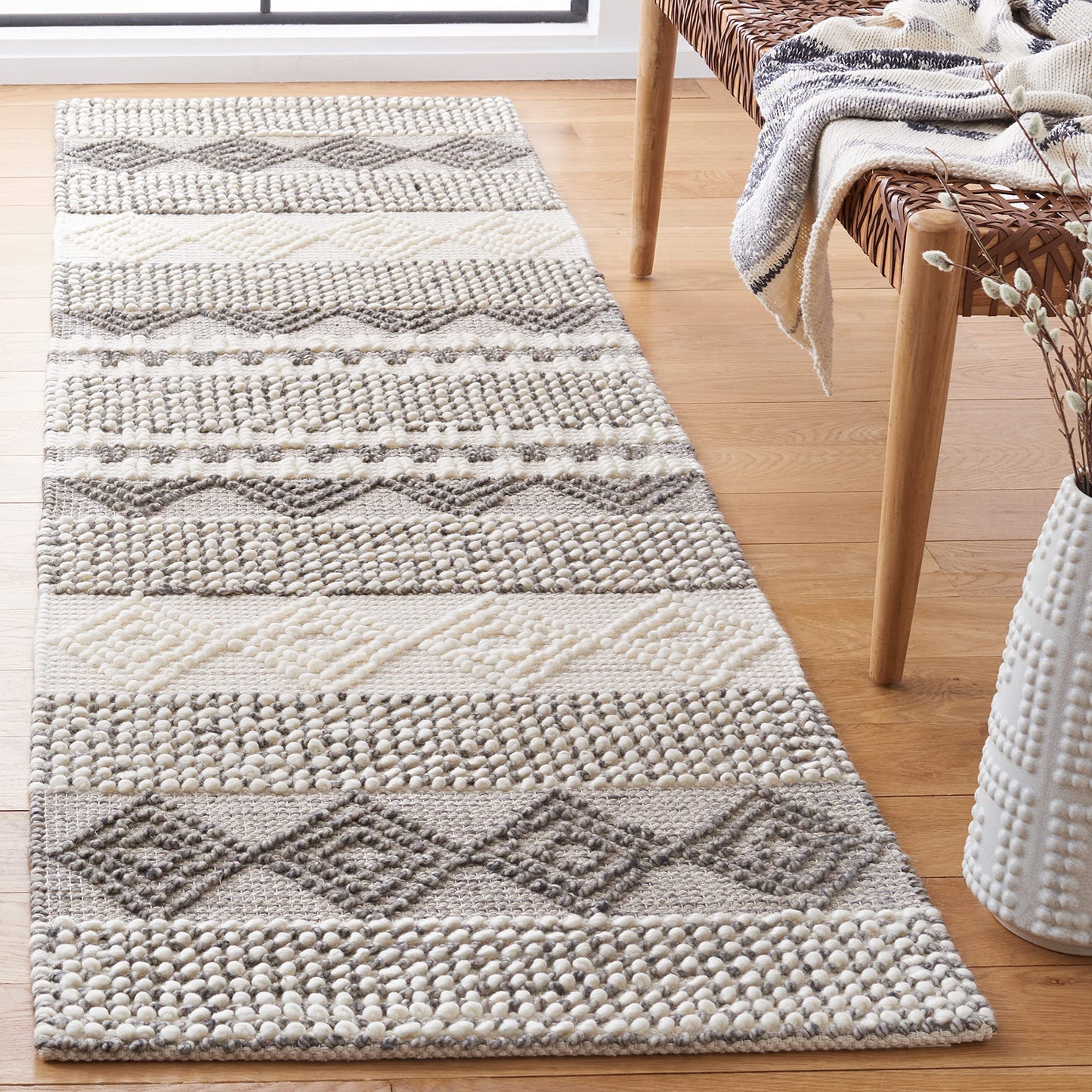 SAFAVIEH Natura Collection Runner Rug - 2'3" x 8', Grey & Ivory, Handmade Moroccan Boho Tribal Wool & Cotton, Ideal for High Traffic Areas in Living Room, Bedroom (NAT102A)