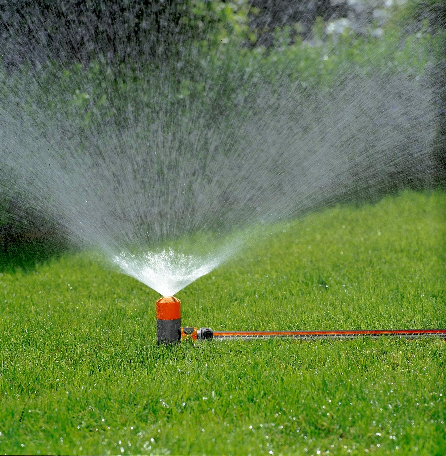 Gardena Classic Spray Sprinkler Fox: Gentle lawn sprinkler for small gardens (maximum 11 m diameter), ideal for beds and front gardens, can be fixed securely in the ground; mobile use (1951-20)