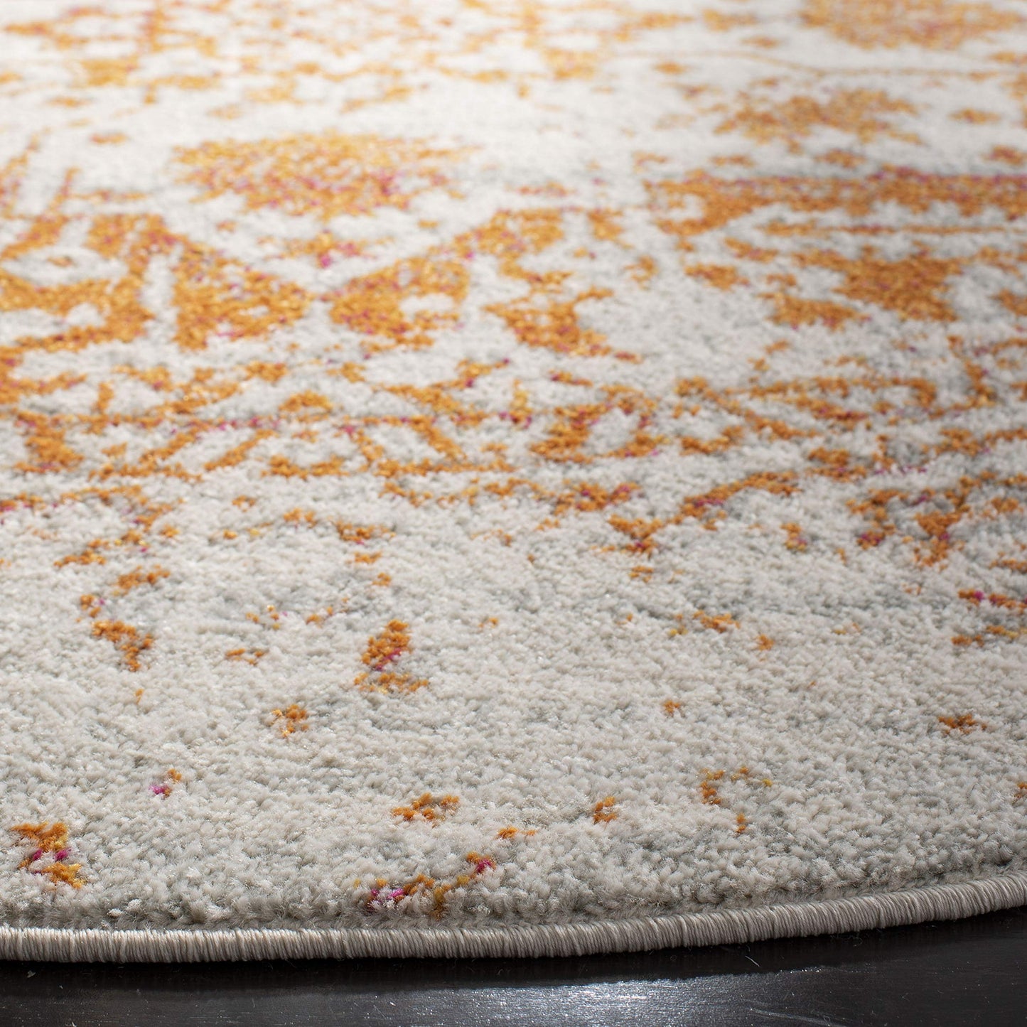 SAFAVIEH Madison Collection Area Rug - 6'7" Round, Orange & Ivory, Snowflake Medallion Distressed Design, Non-Shedding & Easy Care, Ideal for High Traffic Areas in Living Room, Bedroom (MAD603P)