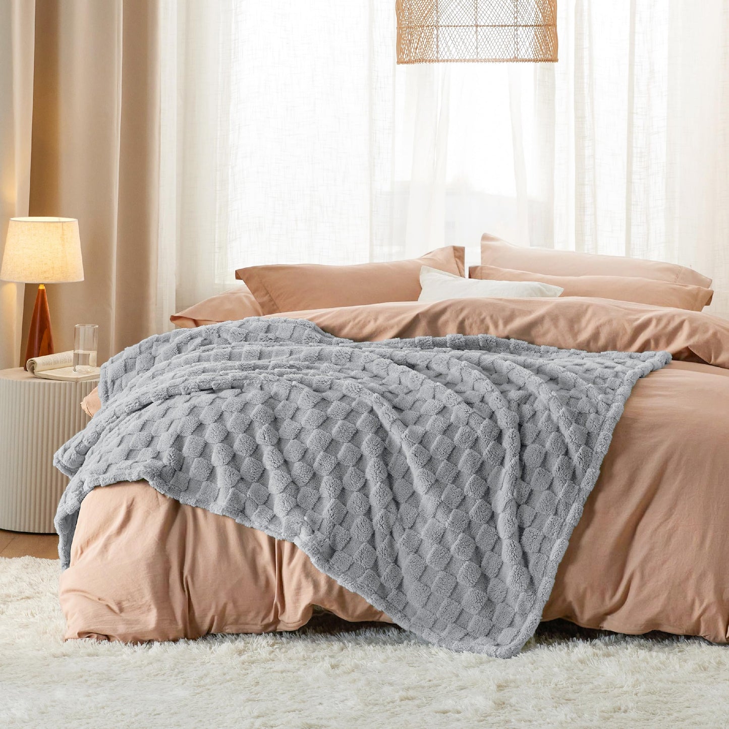 Bedsure Fleece Throw Blanket for Sofa - Soft Cosy Checkered Blankets for Women and Girls, Fluffy Warm Single Throw for Bed, Grey, 127x152 cm