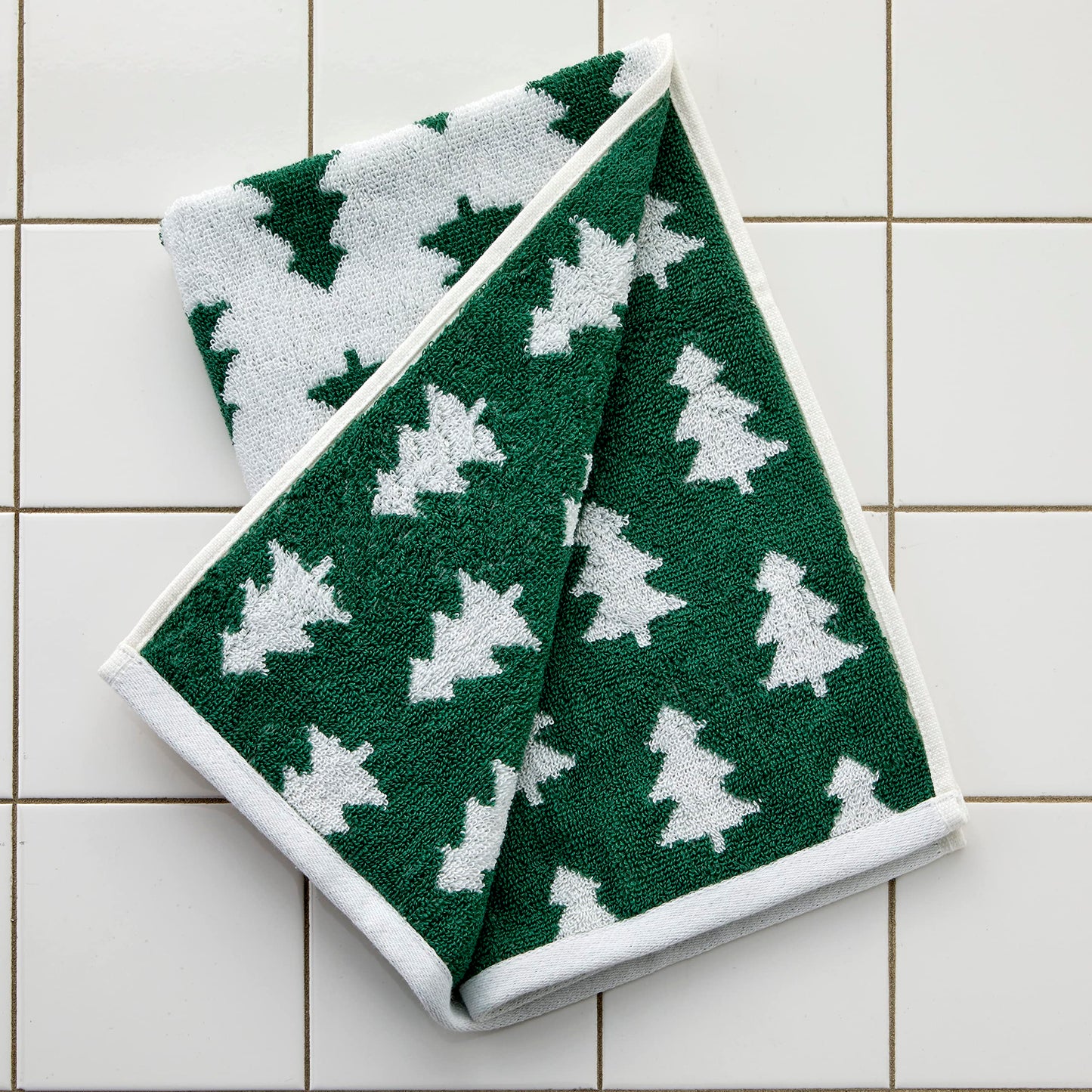 SKL Home Christmas/Winter Holiday Trees 100% Cotton Premium 2-Piece Hand Towel Set, 500 GSM, Reversible Jacquard, Soft & Absorbent, Decorative for Bath/Kitchen/Bar & Gift, Green/White