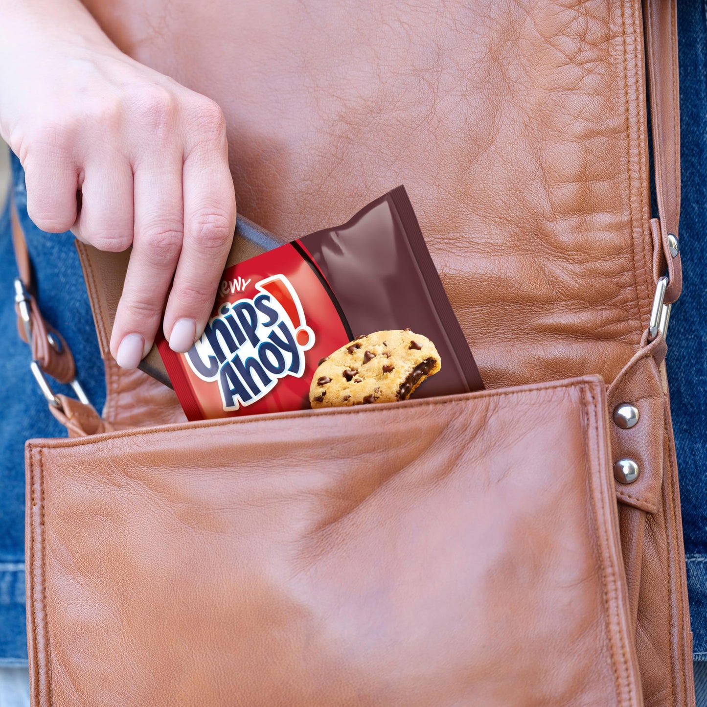 CHIPS AHOY! Cookies Variety Pack, Original Chocolate Chip, Chewy Chocolate Chip with Reese's Peanut Butter Cups & Chewy Hershey's Fudge Filled Soft Cookies, 50 Snack Packs