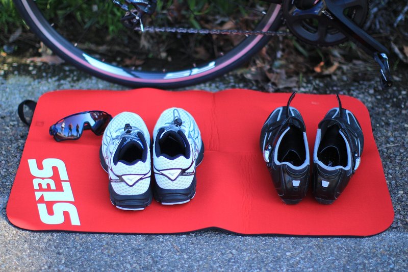 SLS3 Triathlon Transition Mat - Triathlon Gear and Accessories Must Have - Great Gift for Triathletes and Outdoor Swimmers as Wetsuit Changing Mat (Black & Red)