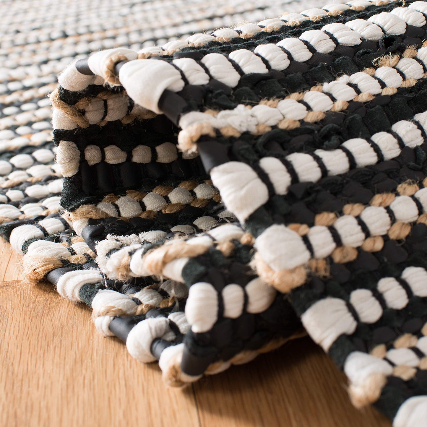 SAFAVIEH Vintage Leather Collection Area Rug - 5' x 8', Black & Multi, Handmade Boho Fringe Leather, Ideal for High Traffic Areas in Living Room, Bedroom (VTL373G)
