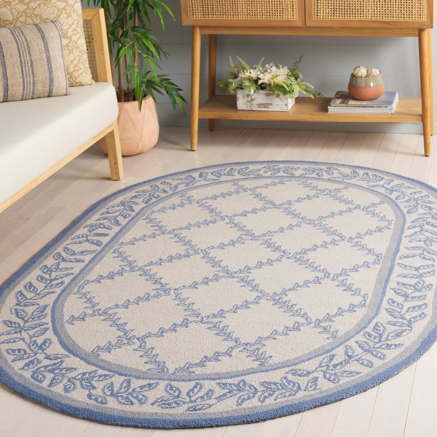 SAFAVIEH Chelsea Collection Area Rug - 4'6" x 6'6" Oval, Ivory & Light Blue, Hand-Hooked French Country Wool, Ideal for High Traffic Areas in Living Room, Bedroom (HK230A)