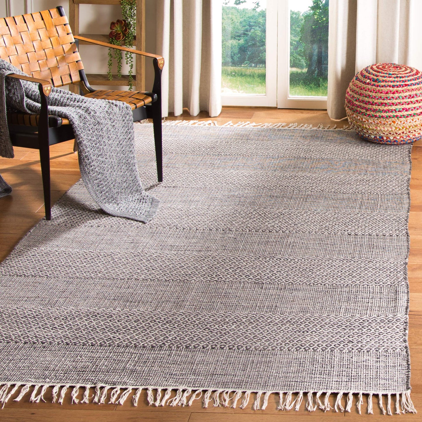 SAFAVIEH Montauk Collection Accent Rug - 3' x 5', Ivory & Anthracite, Handmade Flat Weave Boho Farmhouse Cotton Tassel Fringe, Ideal for High Traffic Areas in Entryway, Living Room, Bedroom (MTK330N)
