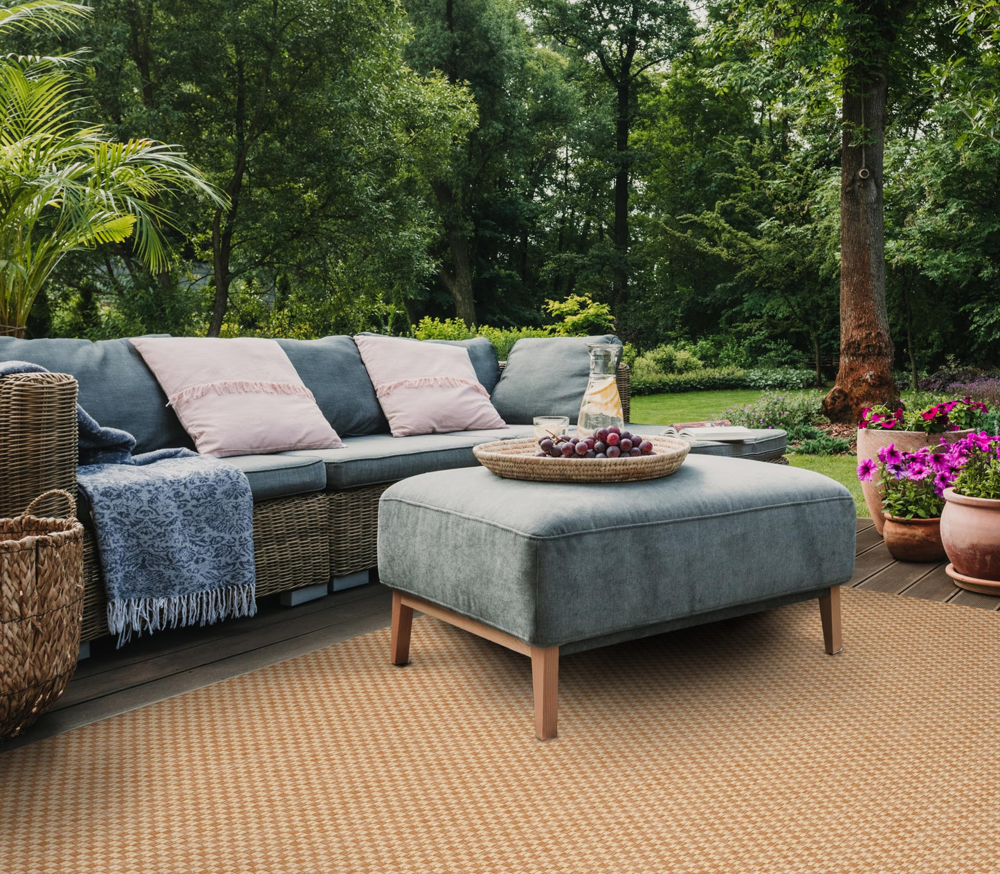 SAFAVIEH Washable Rug Outdoor Courtyard Collection - 6'7" x 9'6", Natural & Cream, Non-Shedding & Easy Cleaning, Ideal for Patio, Backyard, Mudroom (CY8653-03021)