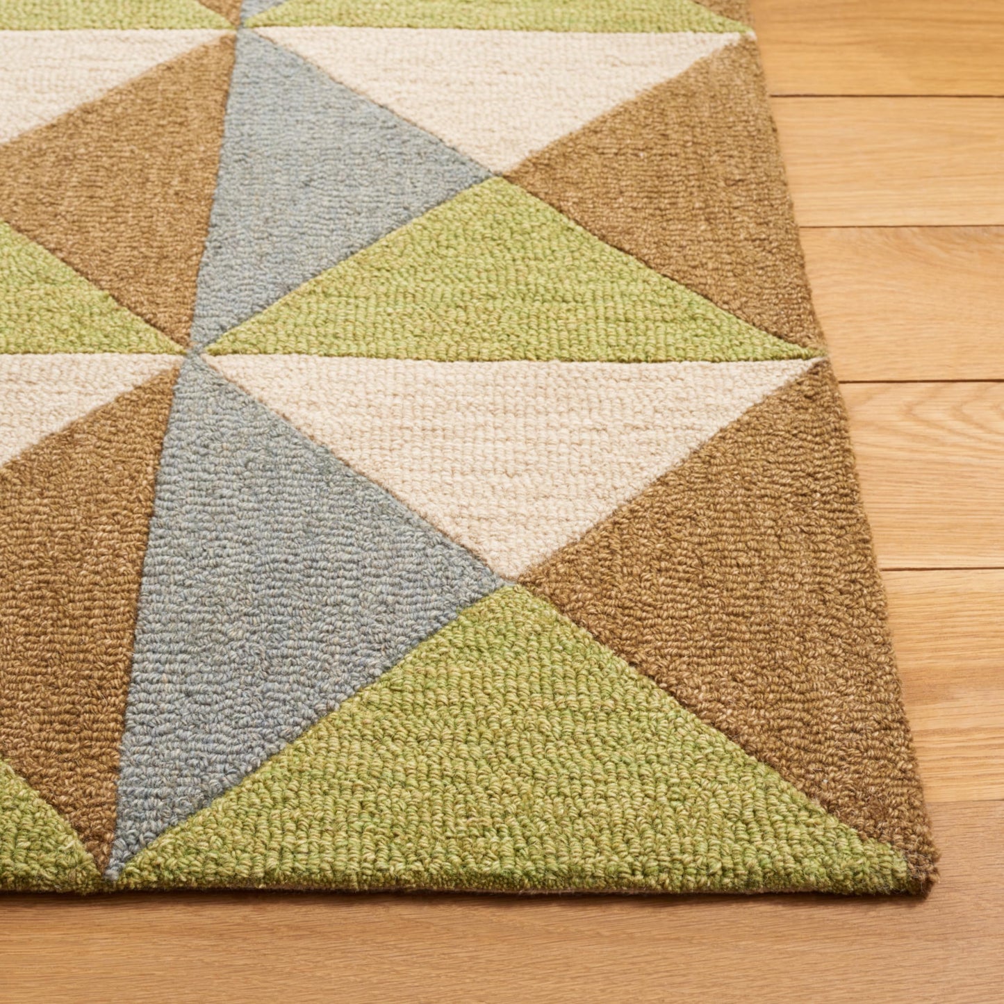 SAFAVIEH Genre Collection Area Rug - 6' Square, Beige & Green, Handmade Wool, Ideal for Living Room, Bedroom, Dining (GRE103B-6SQ)