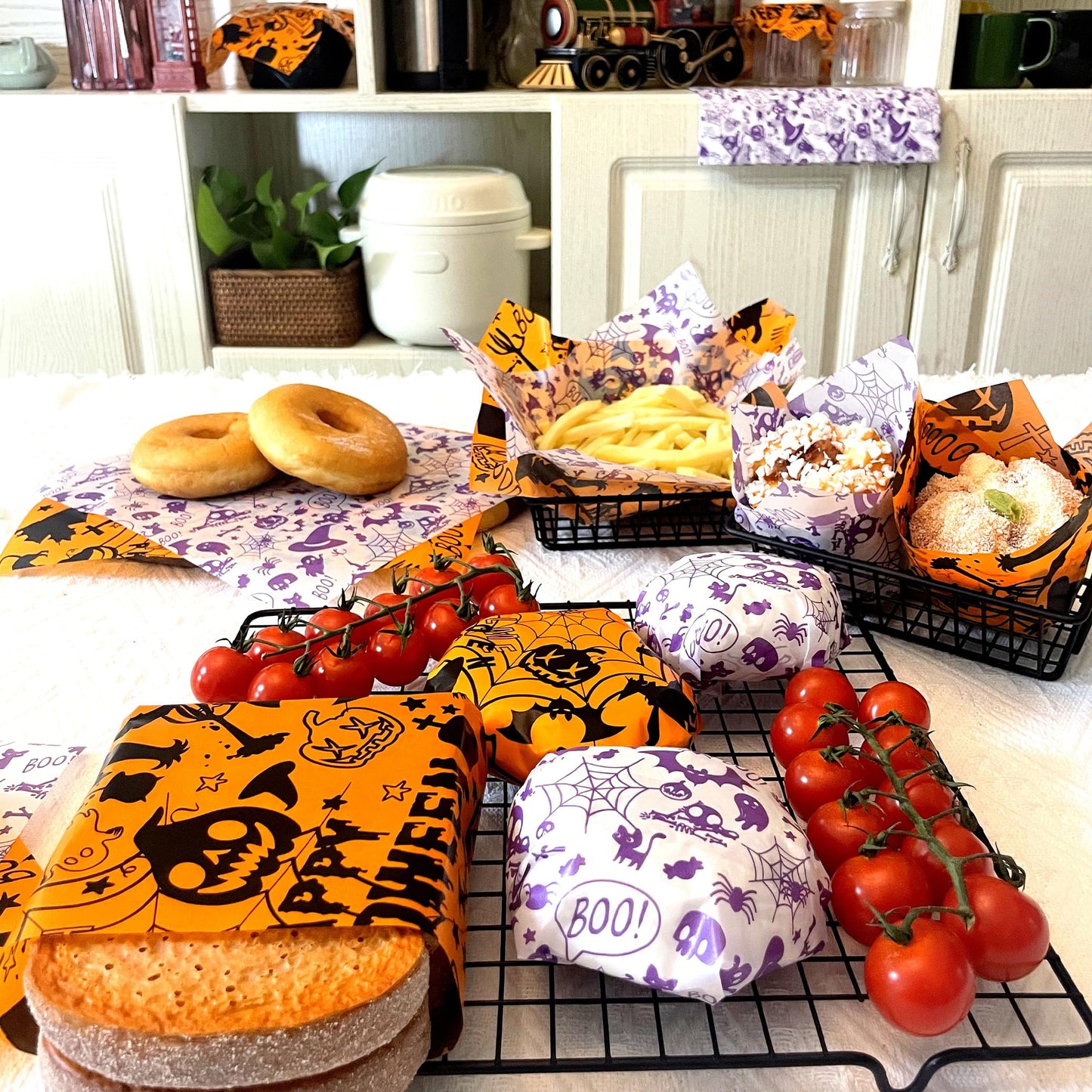 Suiwen 300pcs Halloween Wax Paper Sheet, Food Picnic Printed with Ghost, Spider, Pumpkin and Spiderweb, Greaseproof, Waterproof Dry Hamburger Liners Wrapping Tissue (Black, Purple&Orange)