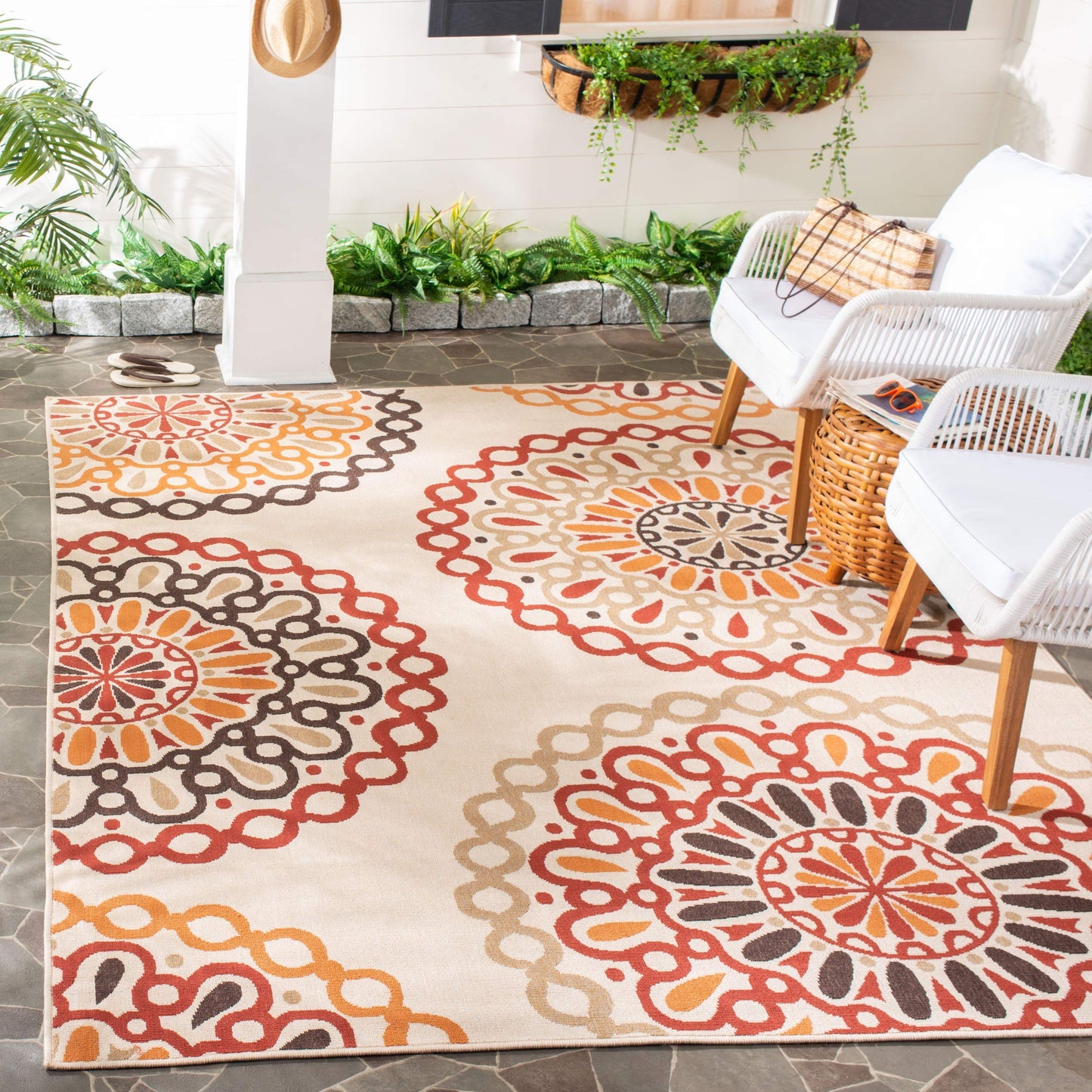 SAFAVIEH Washable Rug Outdoor Veranda Collection - 5'3" x 7'7", Cream & Red, Non-Shedding & Easy to Clean, Ideal for Patio, Backyard, Mudroom (VER092-0313)
