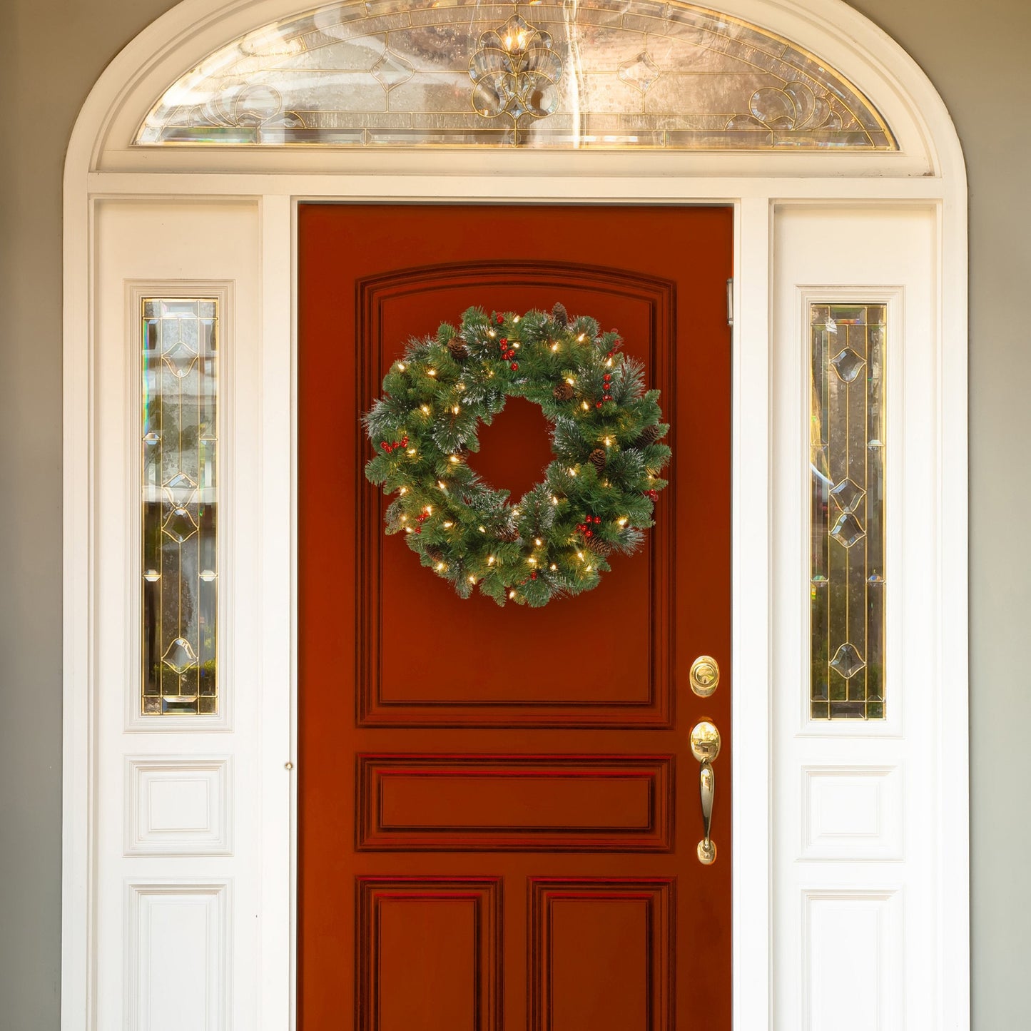 National Tree Company 30 in Pre-Lit Crestwood Spruce Artificial Christmas Wreath, Christmas Decoration with Glitter, Pinecones, Red Berries, 70 Clear Lights, 200 Tips, Green