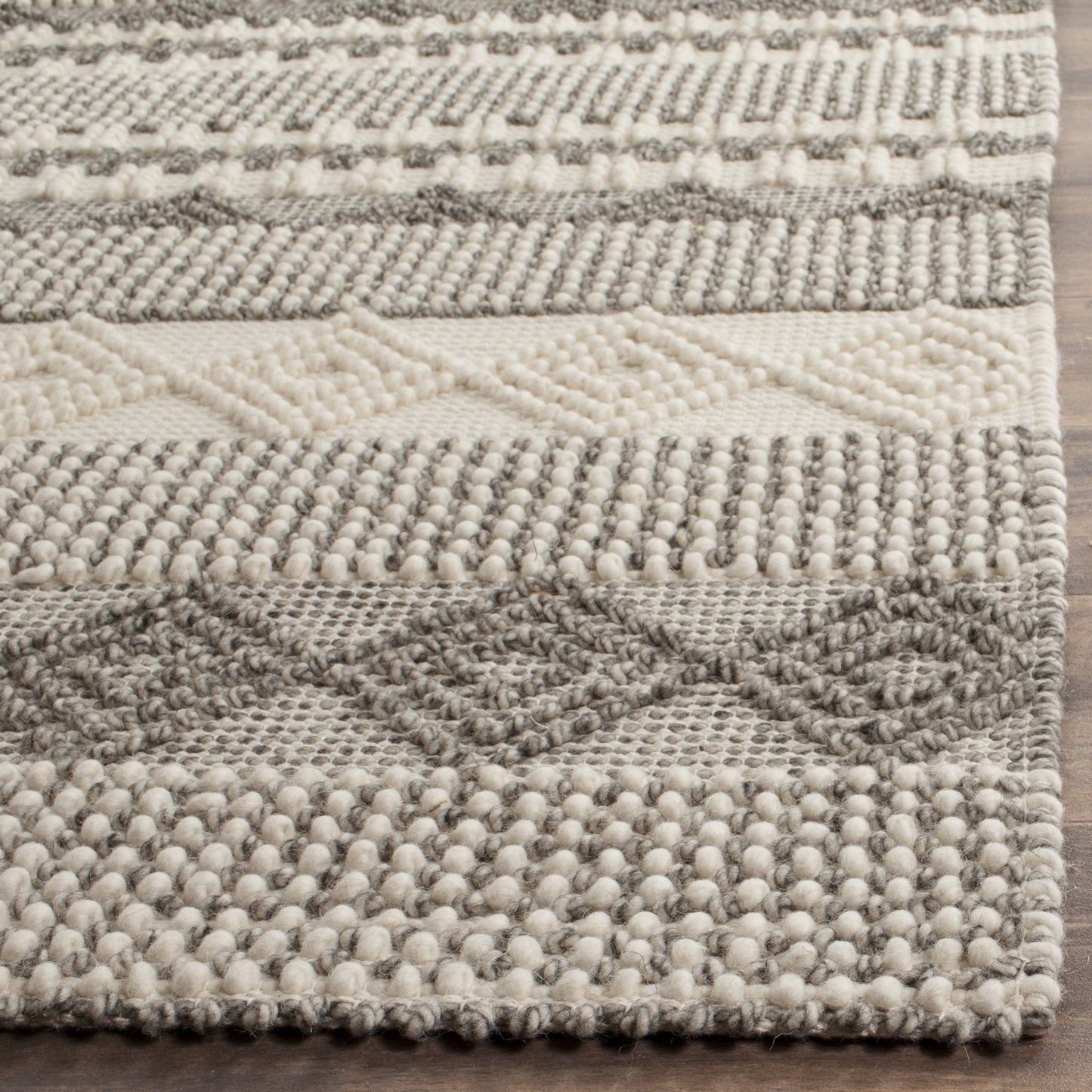 SAFAVIEH Natura Collection Runner Rug - 2'3" x 8', Grey & Ivory, Handmade Moroccan Boho Tribal Wool & Cotton, Ideal for High Traffic Areas in Living Room, Bedroom (NAT102A)