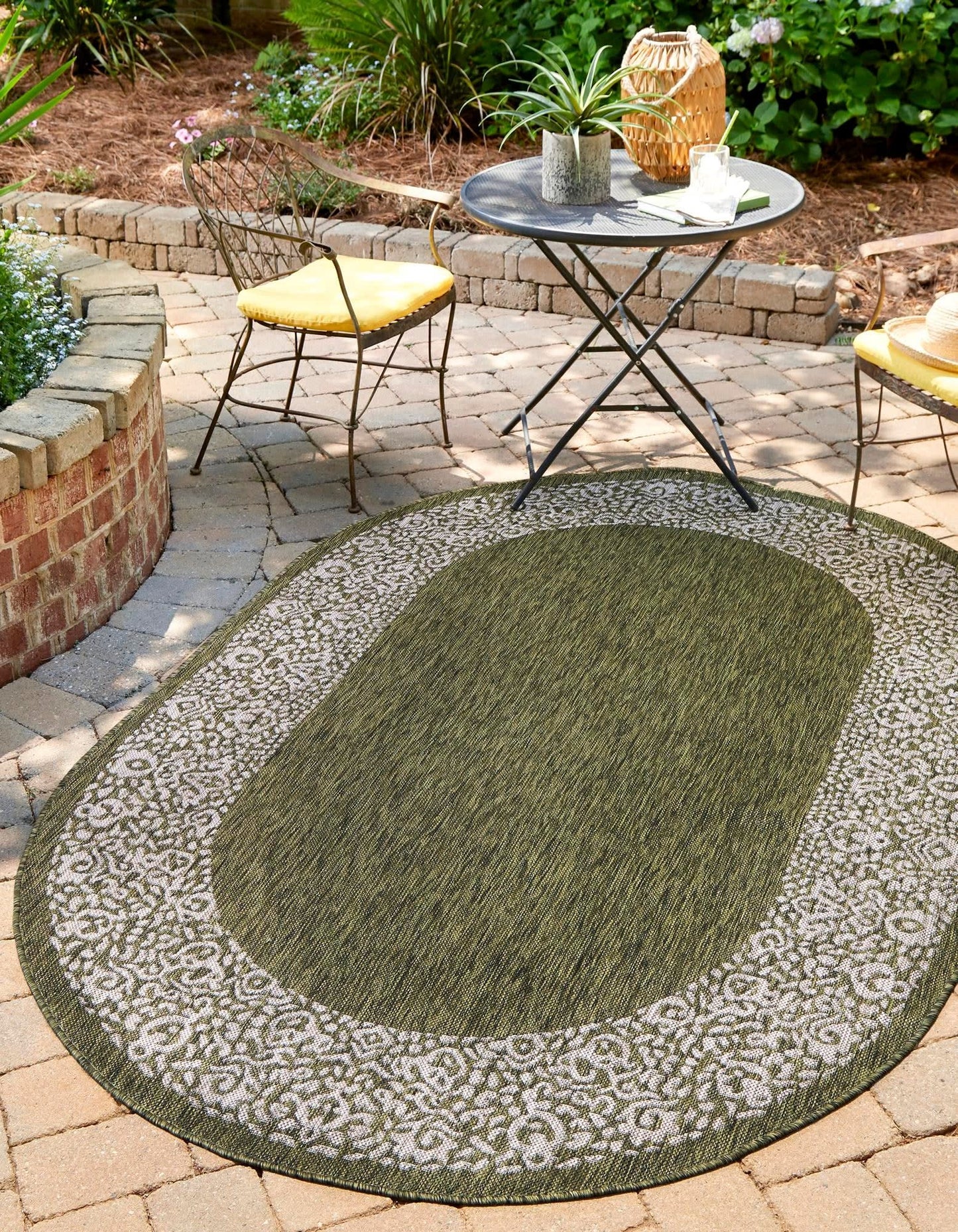Unique Loom Outdoor Border Collection Area Rug - Floral Border (3' 3" x 5' 3" Oval, Green/ Ivory)