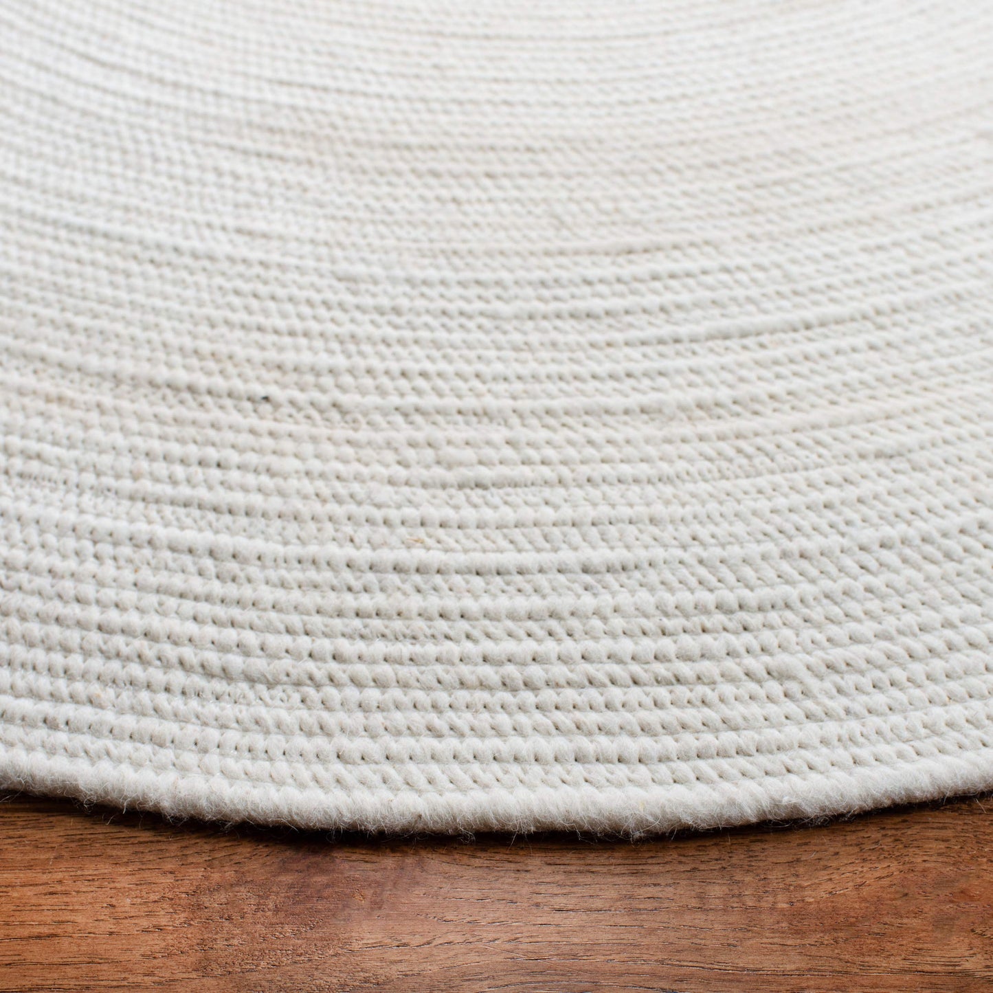 SAFAVIEH Braided Collection 6' x 9' Oval Ivory BRD901A Handmade Country Cottage Reversible Wool Entryway Foyer Living Room Bedroom Kitchen Area Rug