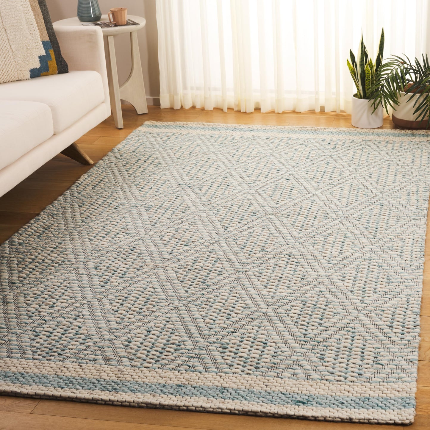 SAFAVIEH Marbella Collection Area Rug - 6' x 9', Aqua & Ivory, Flat Weave Wool, Ideal for The Living Room, Dining Room, Bedroom (MRB576Y-6)