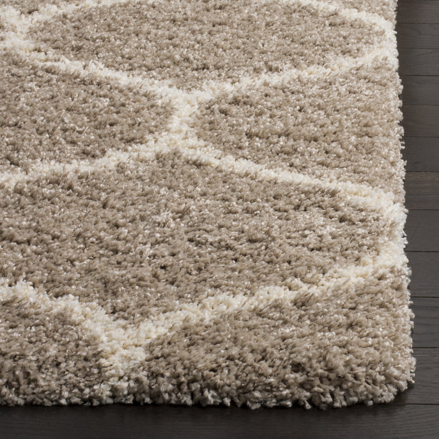 SAFAVIEH Hudson Shag Collection Area Rug - 6' x 9', Beige & Ivory, Moroccan Ogee Trellis Design, Non-Shedding & Easy Care, 2-inch Thick Ideal for High Traffic Areas in Living Room, Bedroom (SGH280S)