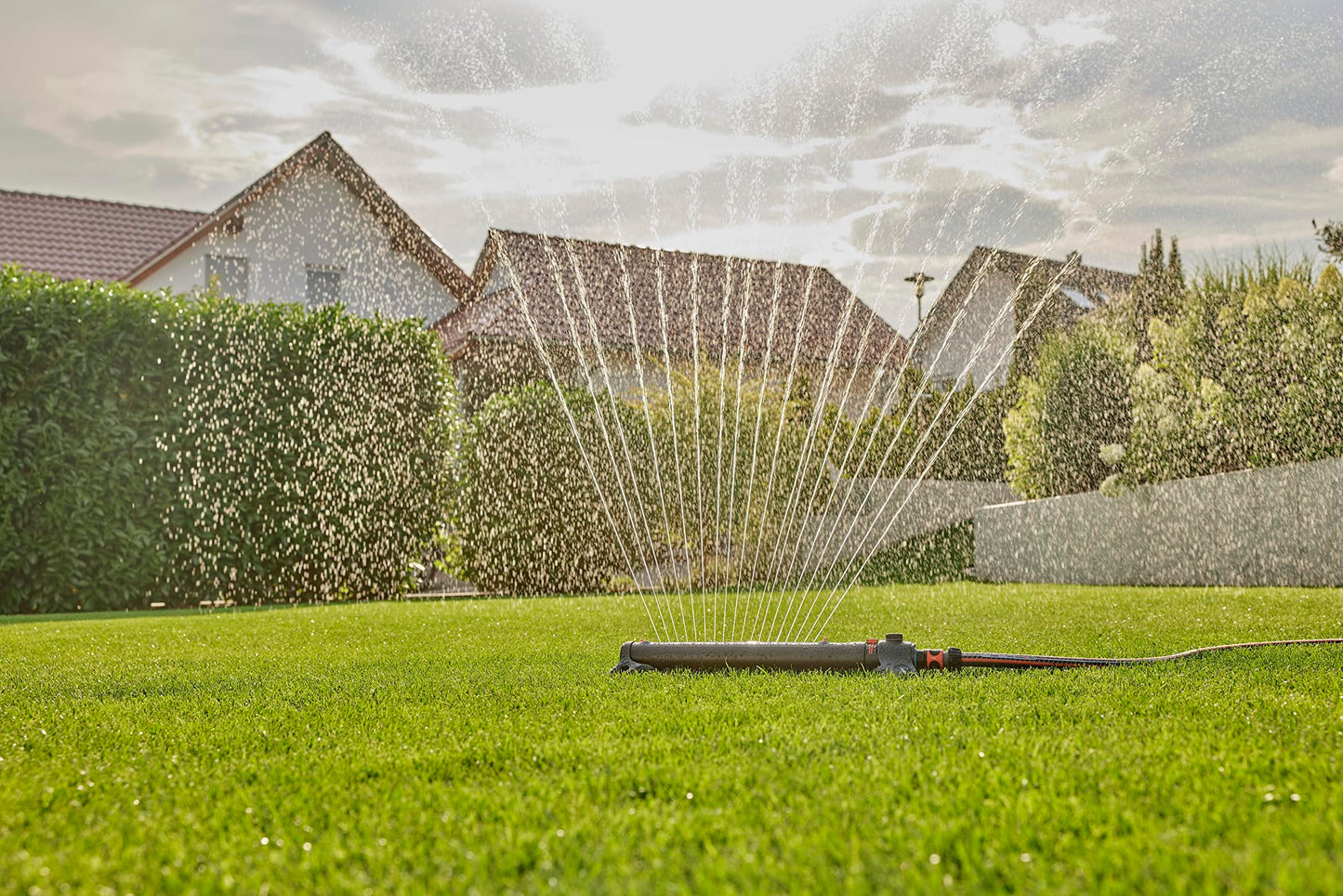 Gardena AquaZoom L rectangular sprinkler: Sprinkler for watering areas of 28–350 m², range 7–21 m, spread 4–17 m, built-in metal filter (18714-88)