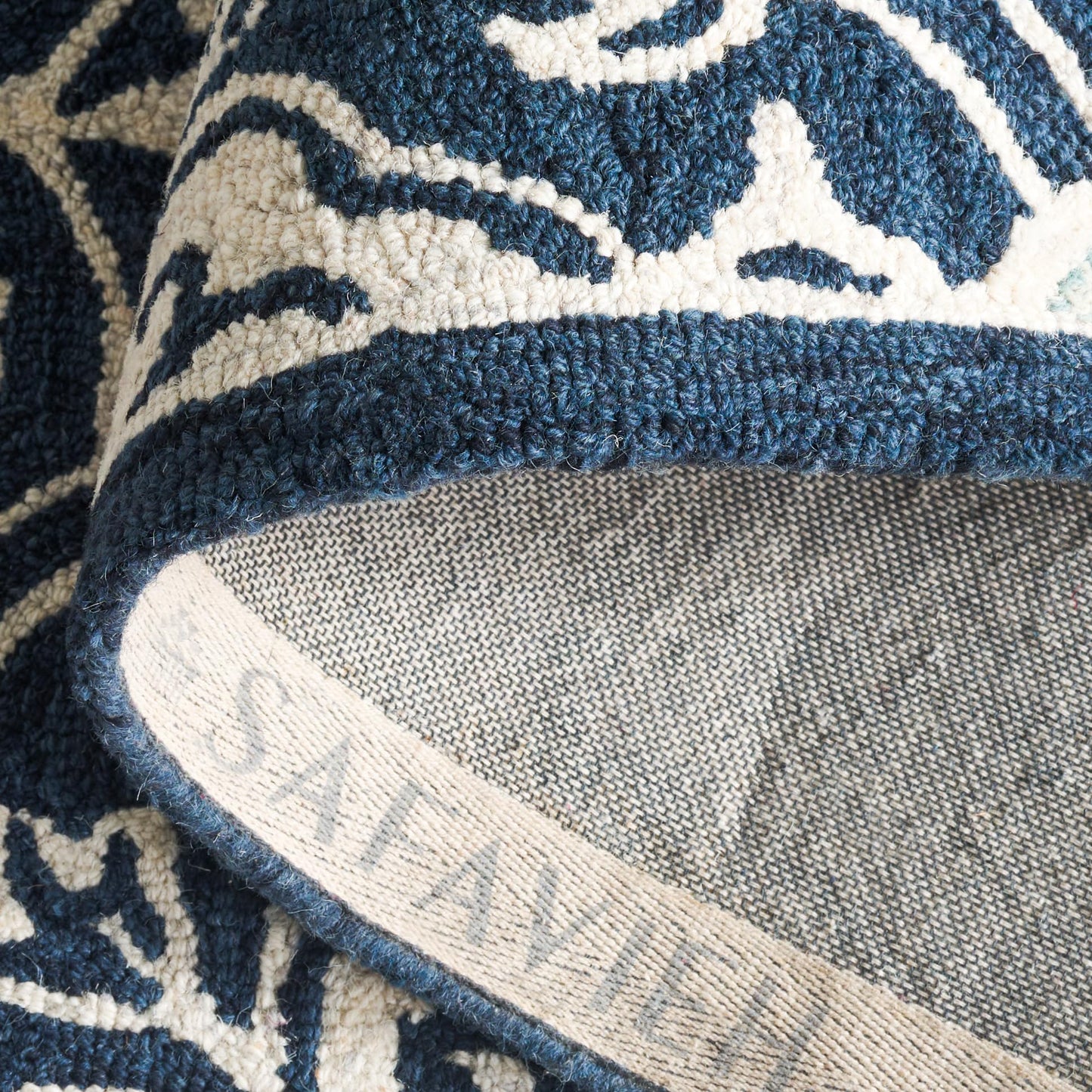 SAFAVIEH Roslyn Collection Area Rug - 5' x 8', Navy & Light Blue, Handmade Floral Wool, Ideal for High Traffic Areas in Living Room, Bedroom (ROS603N)