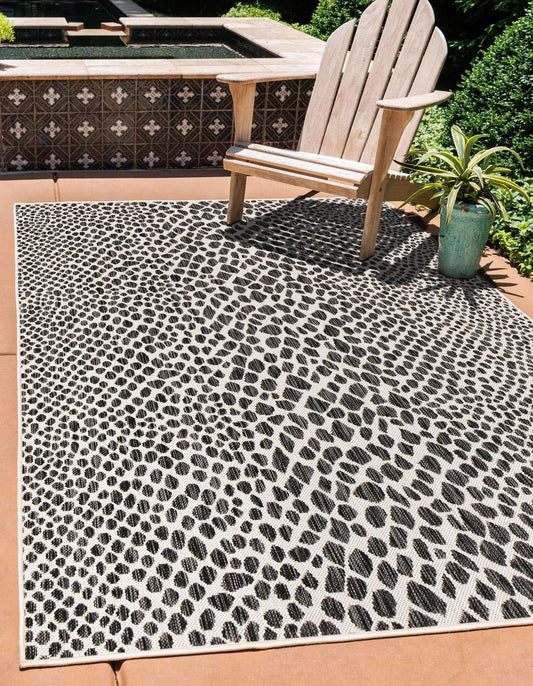 Unique Loom Outdoor Collection Area Rug - Cape Town (5' 3' x 8' Rectangle, Black/ Ivory)
