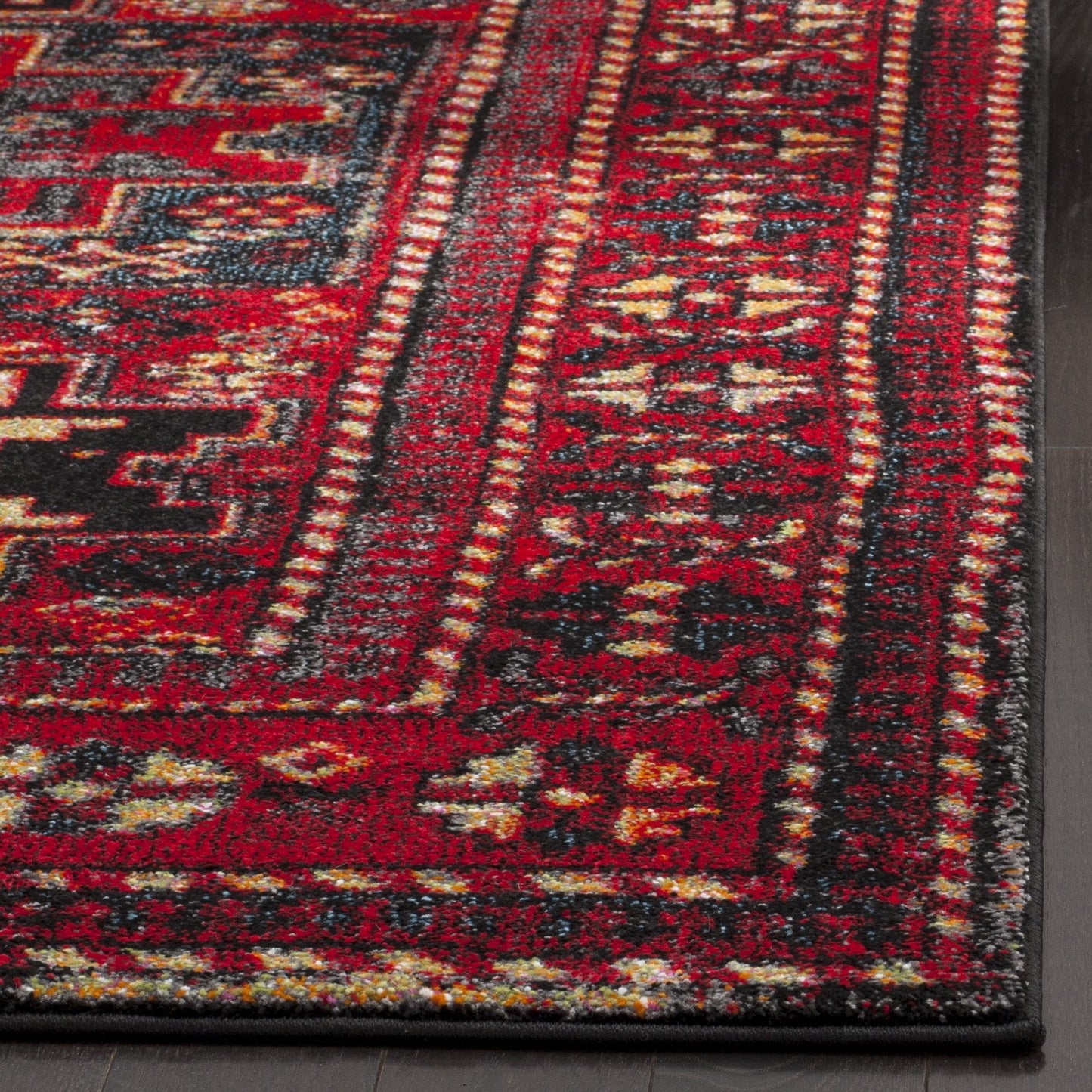 SAFAVIEH Vintage Hamadan Collection Area Rug - 8' x 10', Red & Multi, Oriental Traditional Persian Design, Non-Shedding & Easy Care, Ideal for High Traffic Areas in Living Room, Bedroom (VTH213A)