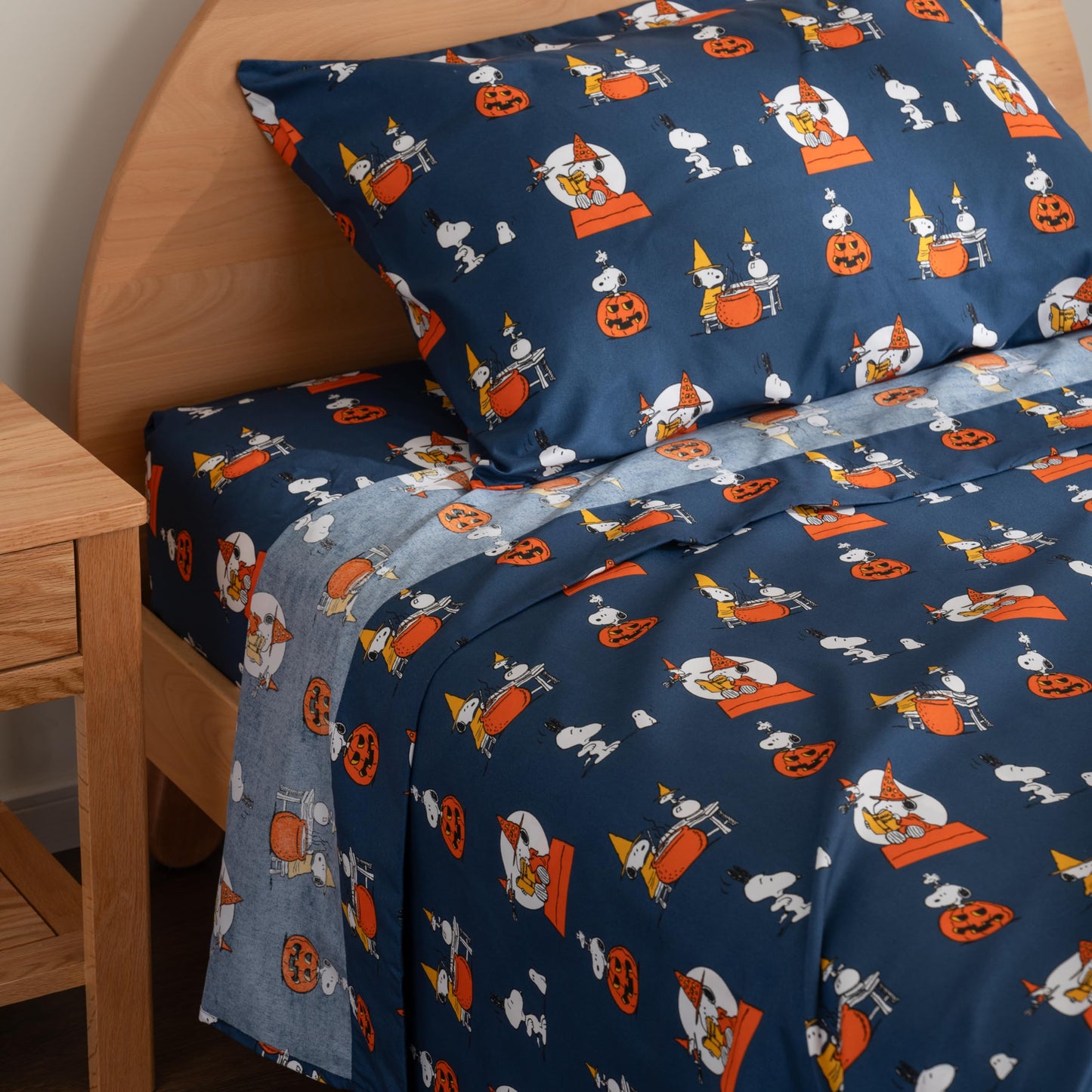 Berkshire Blanket Peanuts® Kids Sheet Set Queen Size - 4 Pieces,Cute Character Snoopy Printed Soft Microfiber Bed Sheets,Halloween Magic Potions Sheet Navy